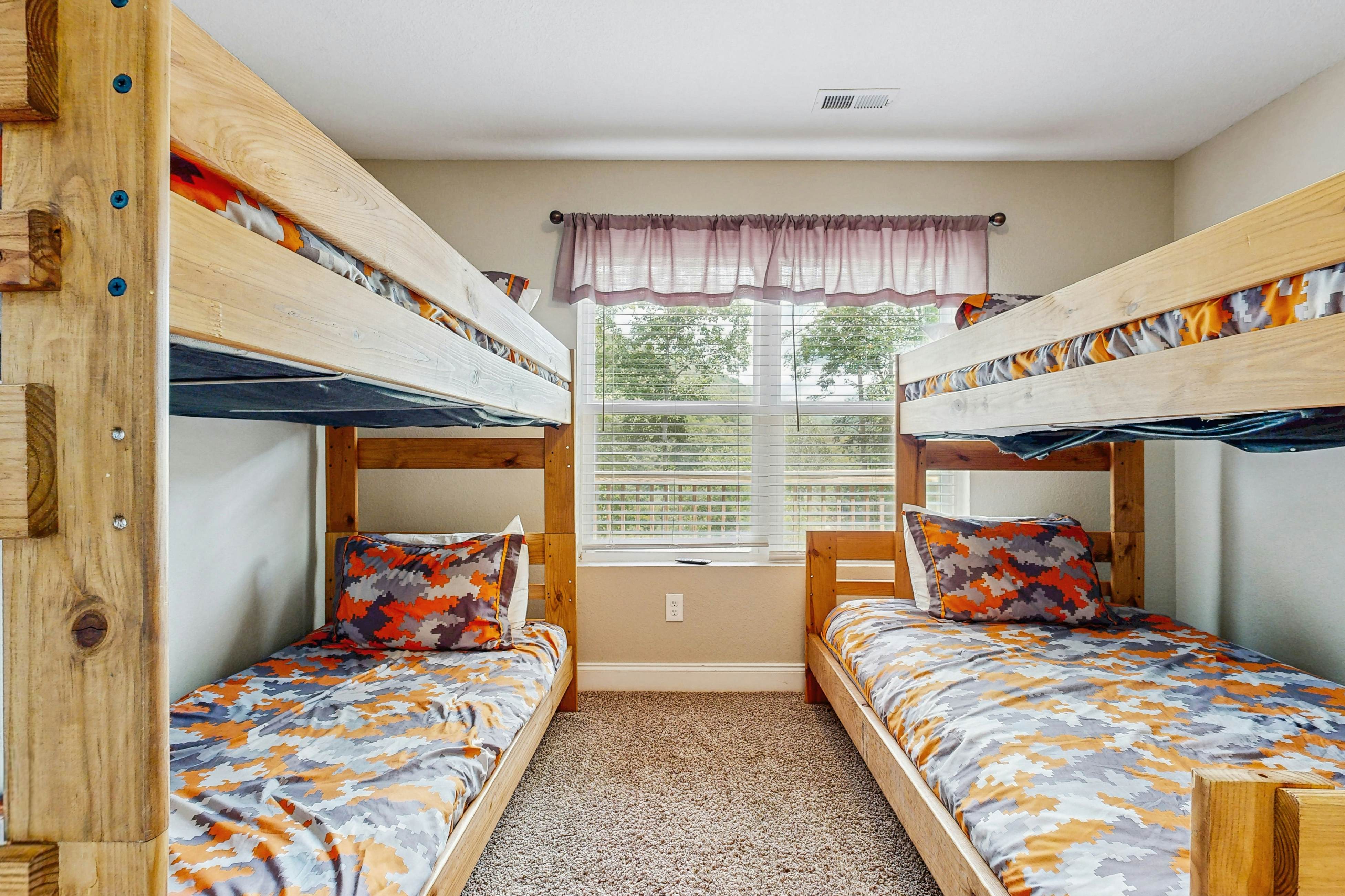 Stunning Lakeview Home | Game Room・Dock・Hot Tub