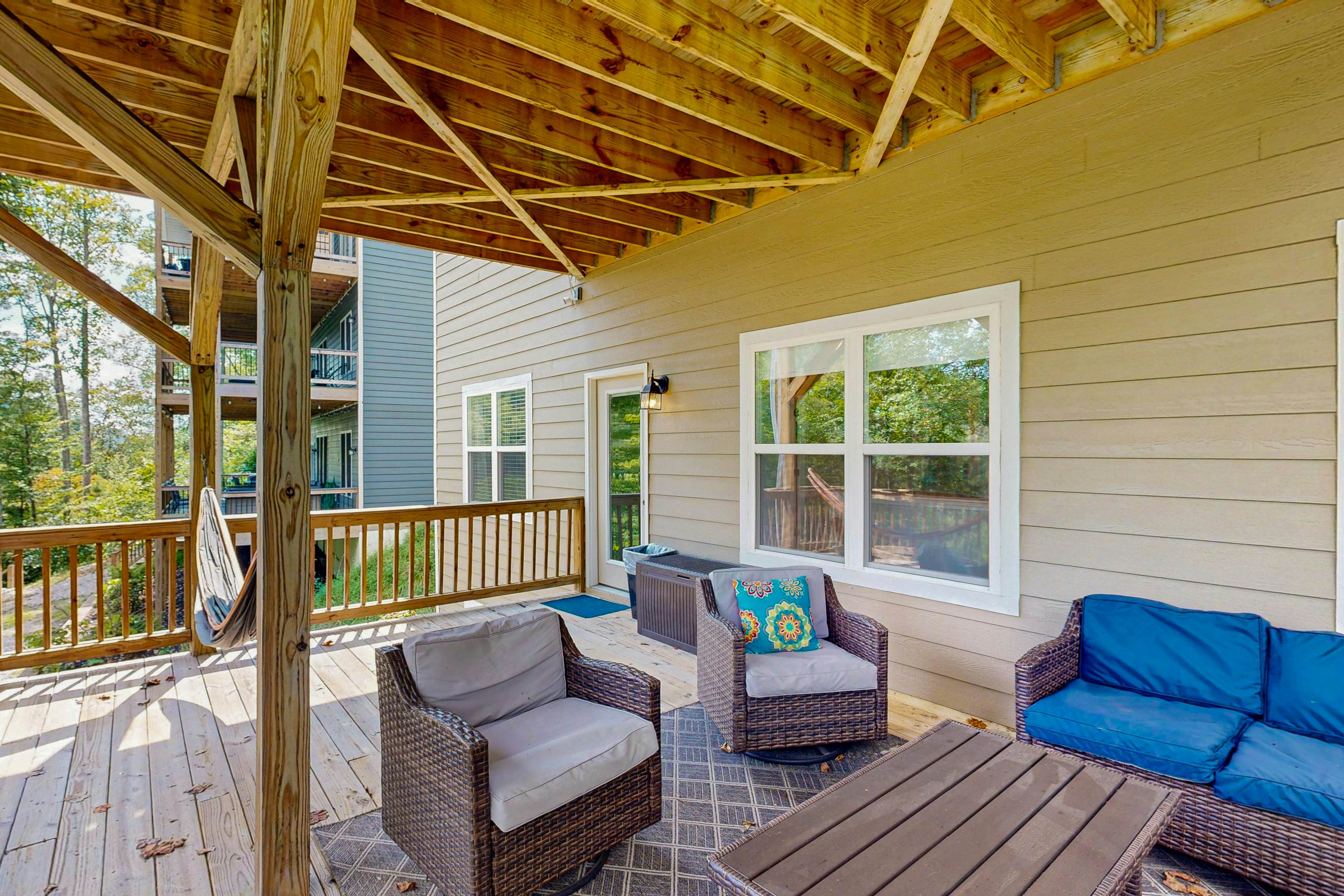 Stunning Lakeview Home | Game Room・Dock・Hot Tub