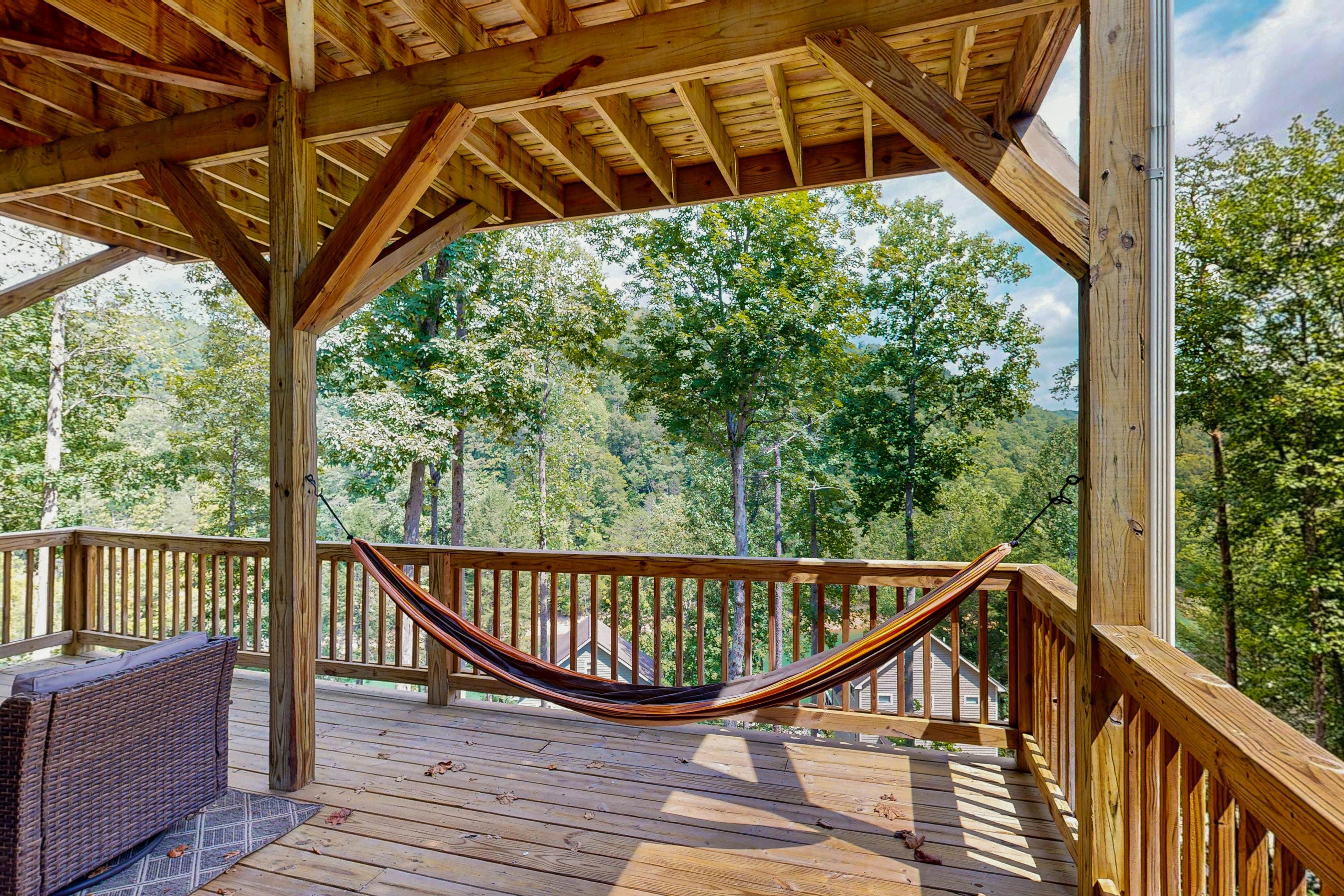 Stunning Lakeview Home | Game Room・Dock・Hot Tub