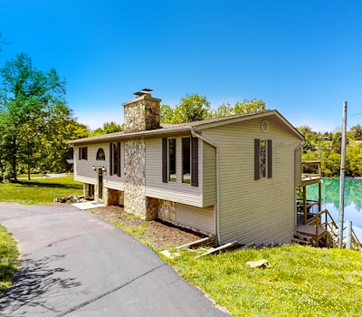 Lakeside Cabin Retreat, Sleeps 12・BBQ Grill・Dock