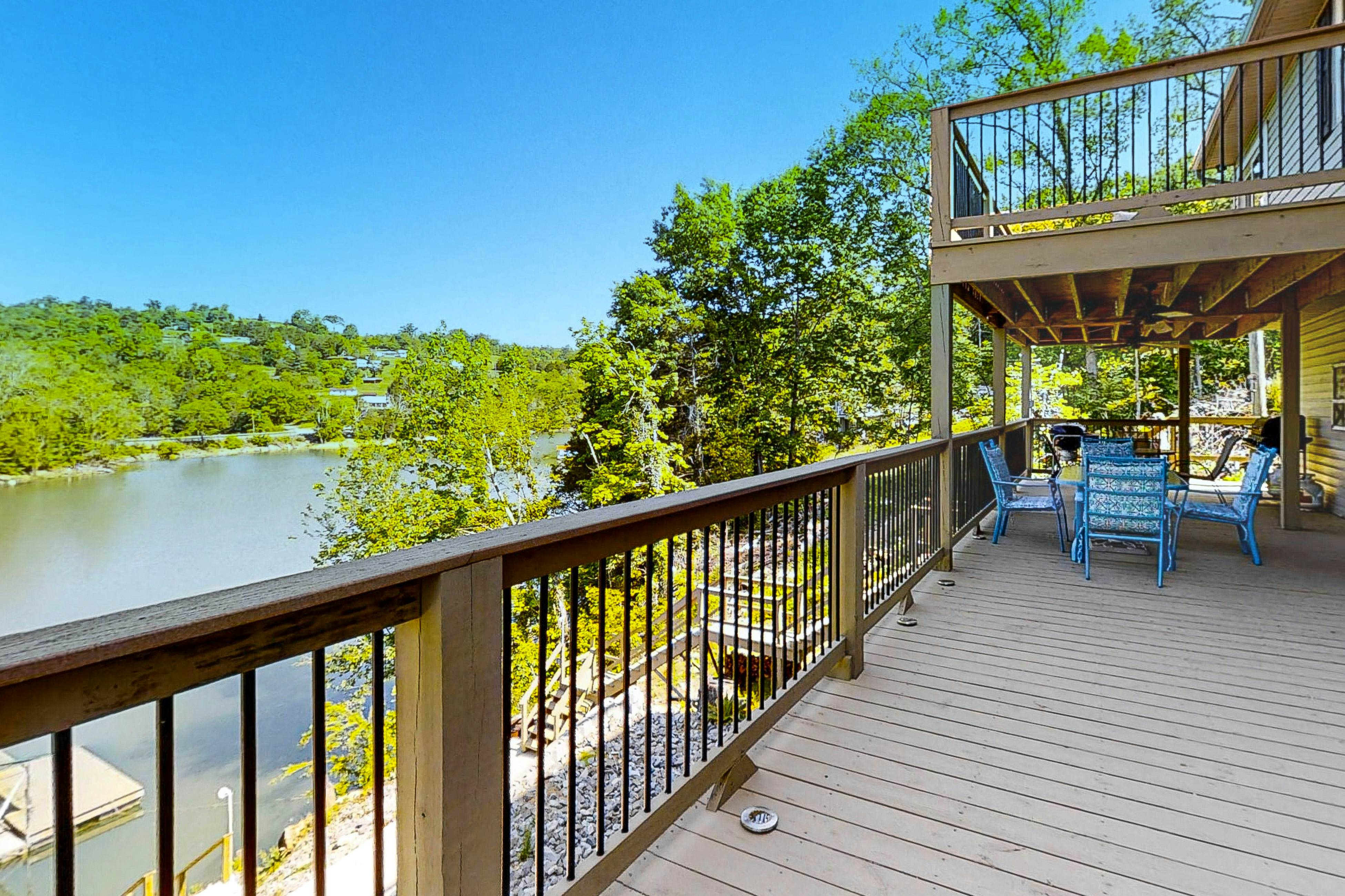 Waterfront Retreat, Sleeps 12・Fireplace・Grill・Dock