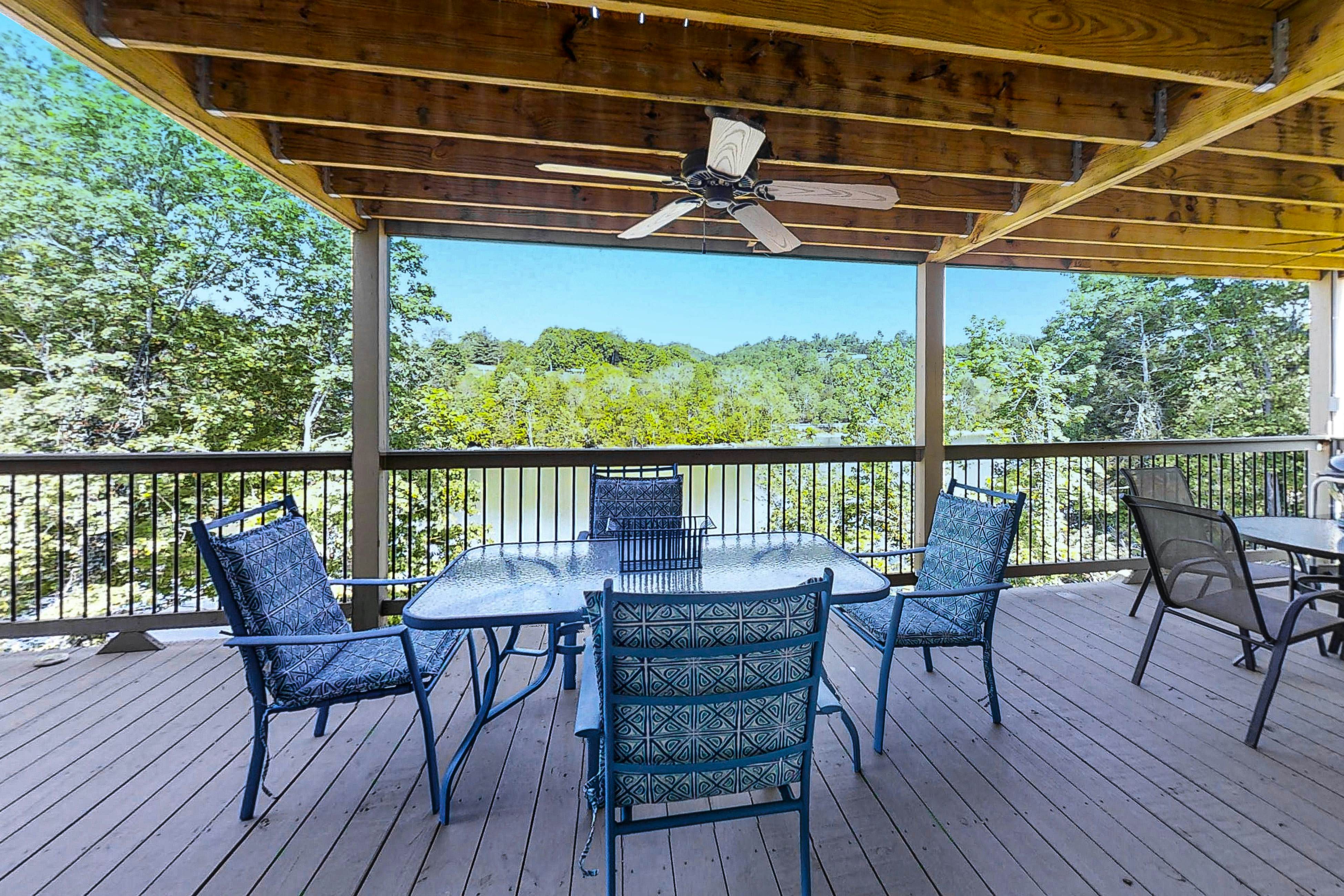 Lakeside Cabin Retreat, Sleeps 12・BBQ Grill・Dock