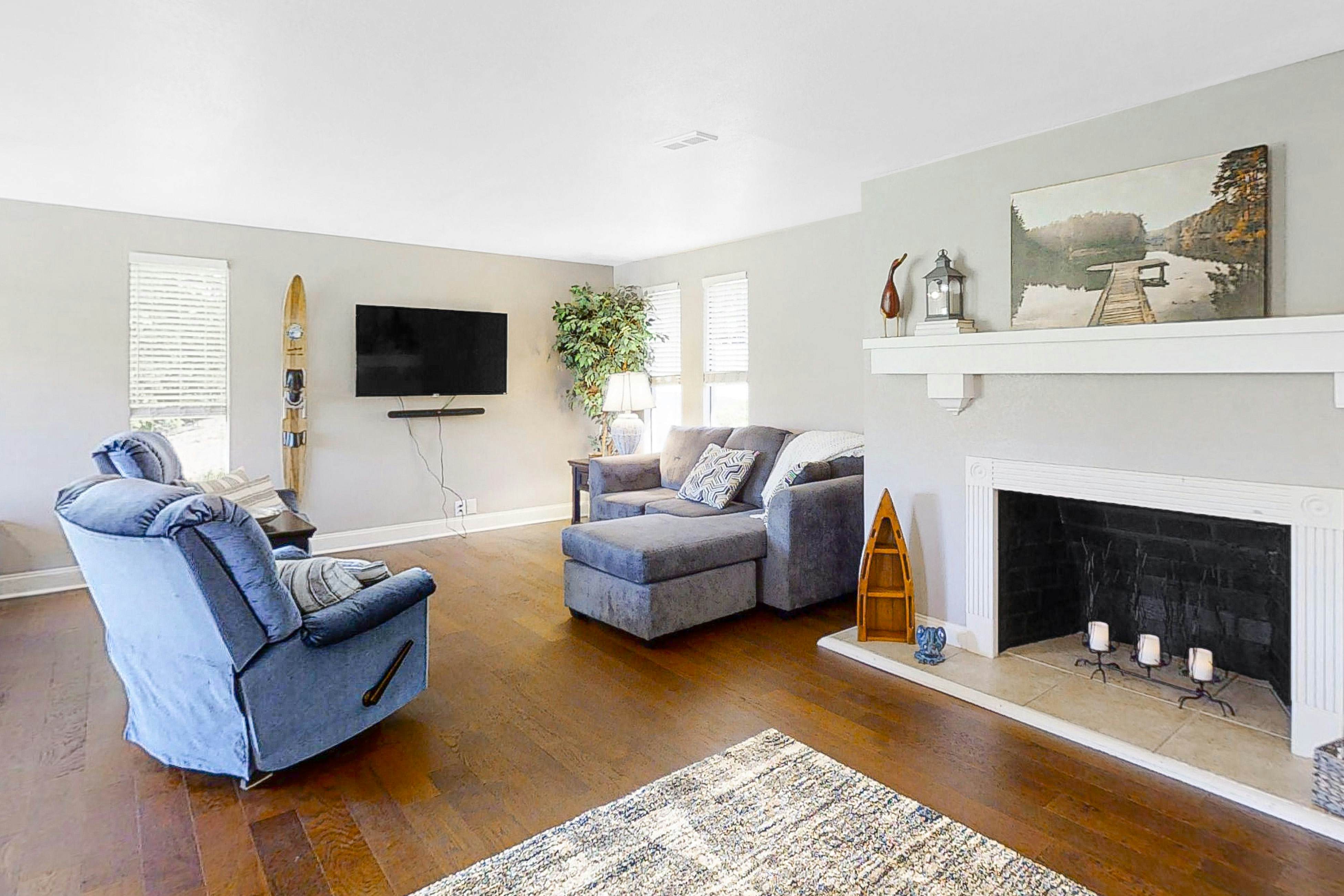 Lakeside Cabin Retreat, Sleeps 12・BBQ Grill・Dock