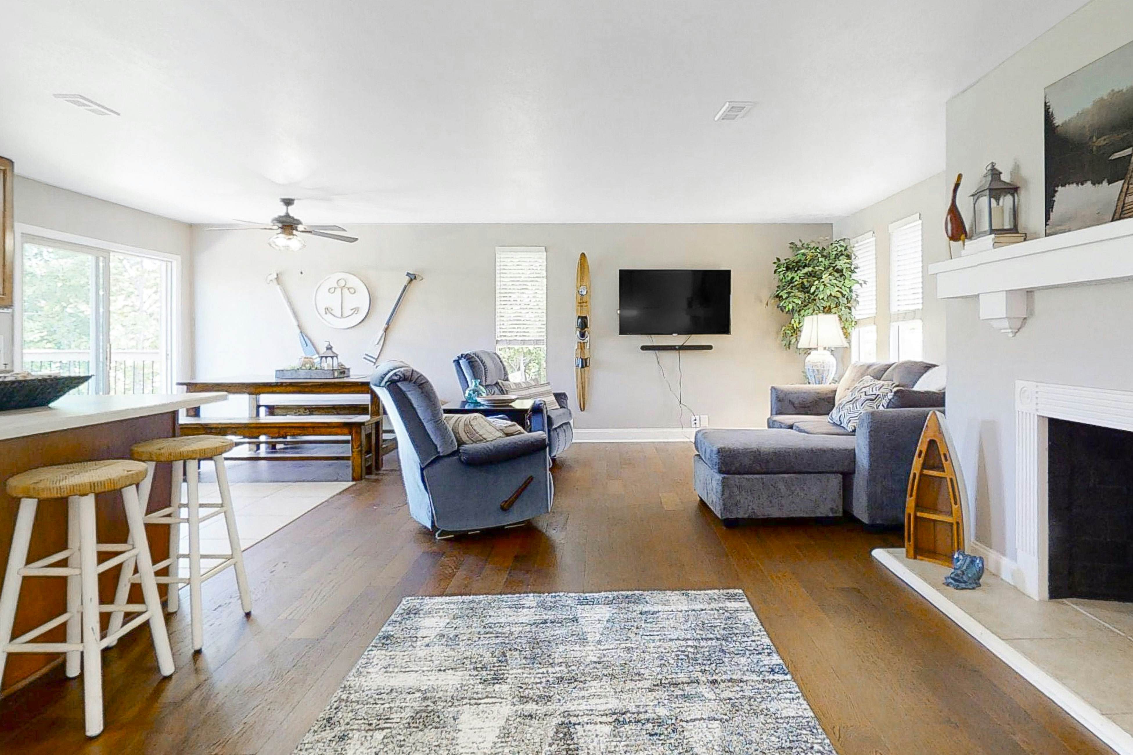 Lakeside Cabin Retreat, Sleeps 12・BBQ Grill・Dock