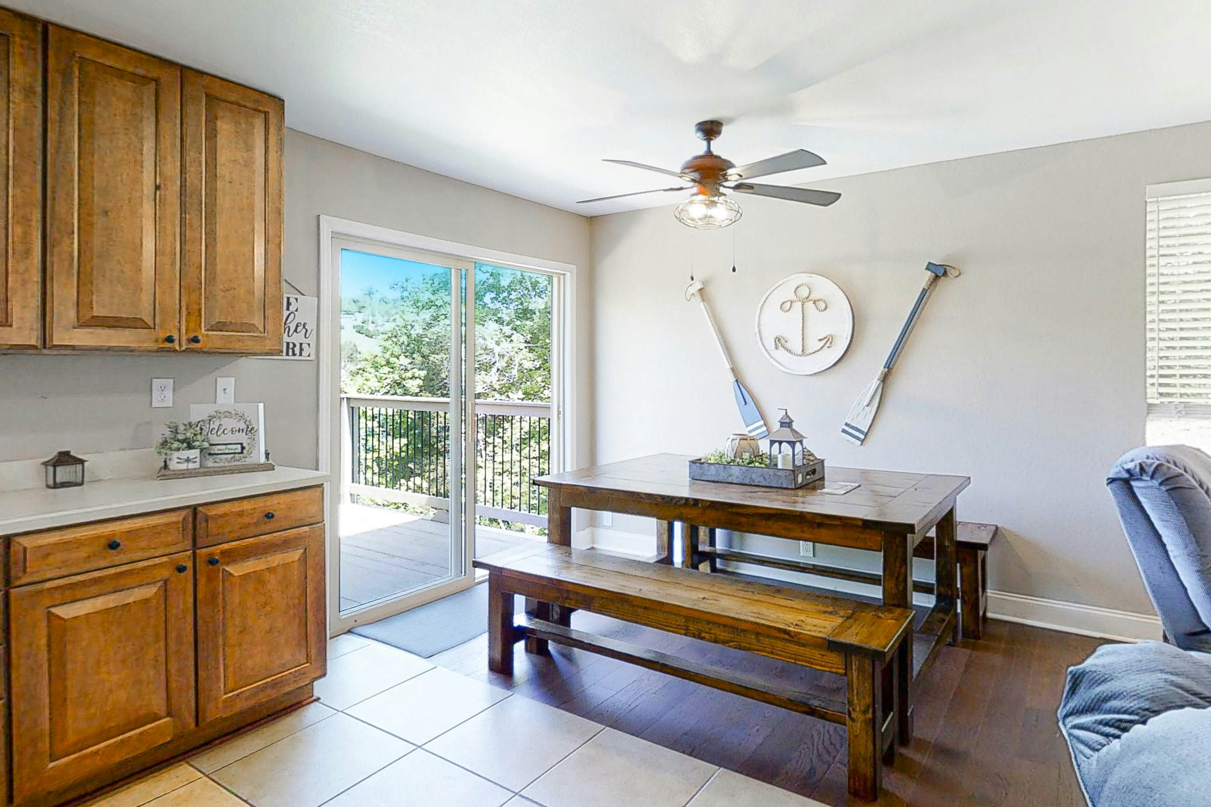 Lakeside Cabin Retreat, Sleeps 12・BBQ Grill・Dock