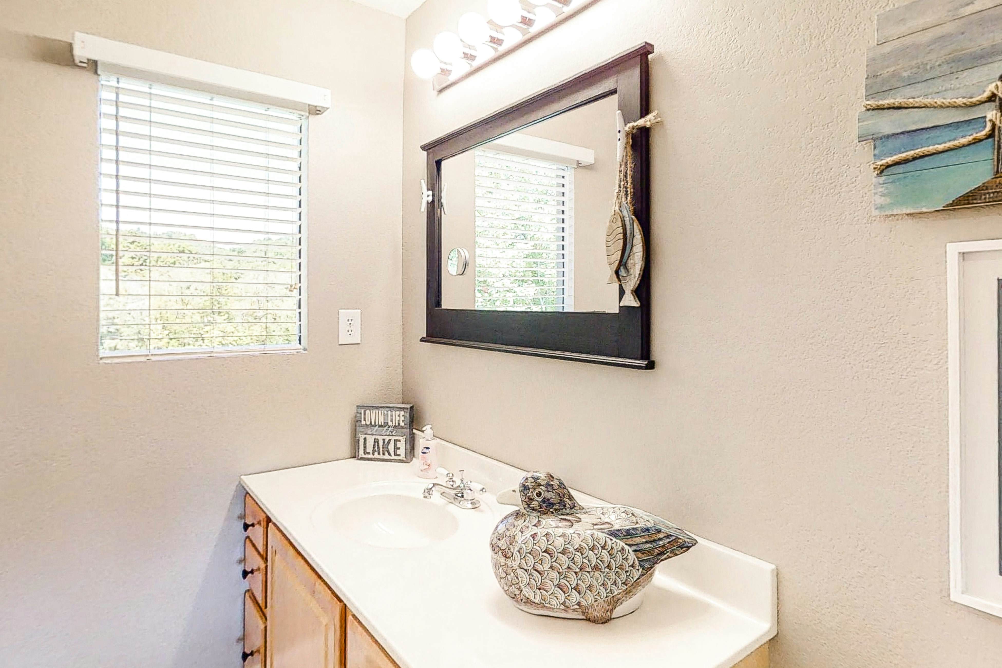 Lakeside Cabin Retreat, Sleeps 12・BBQ Grill・Dock