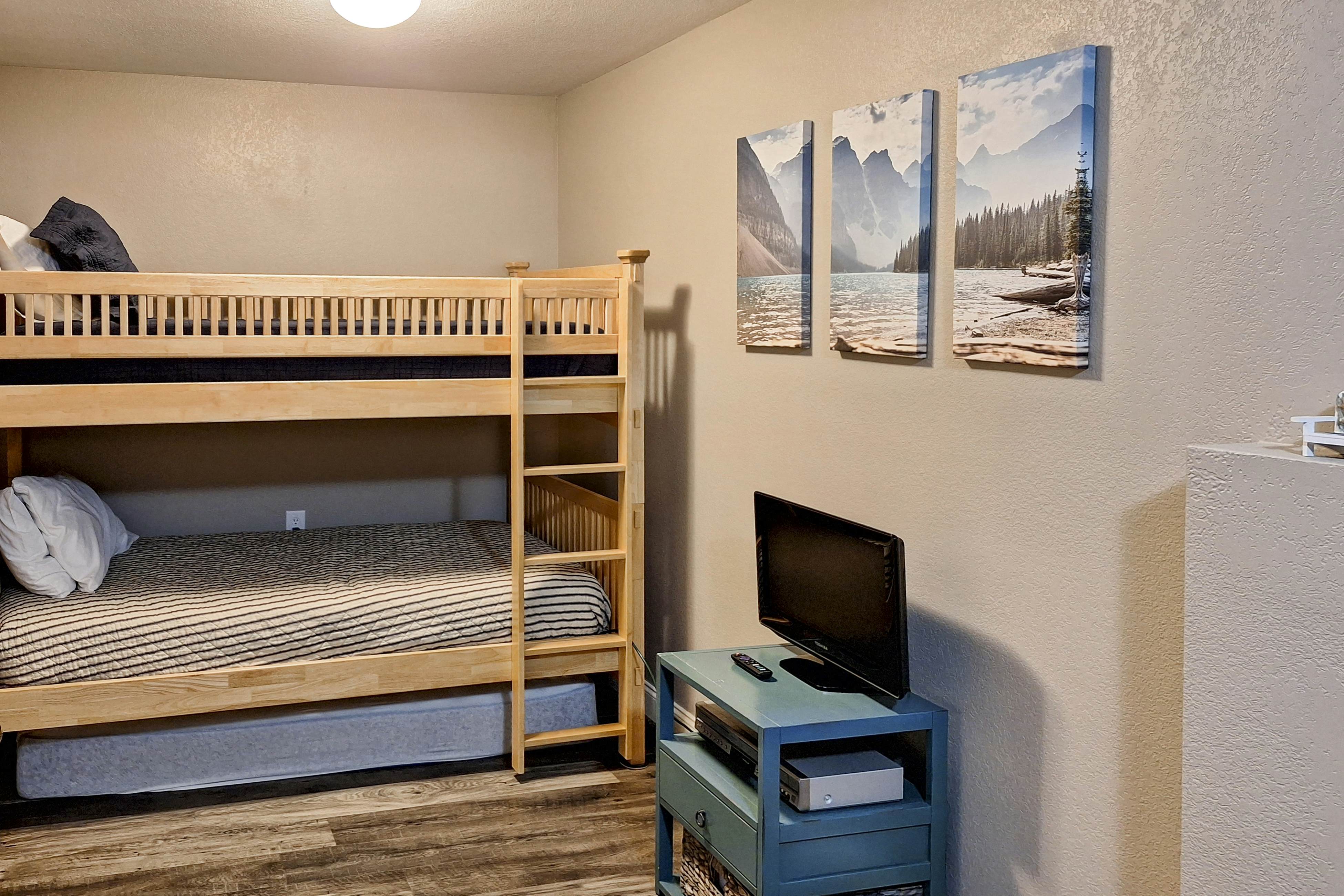 Lakeside Cabin Retreat, Sleeps 12・BBQ Grill・Dock