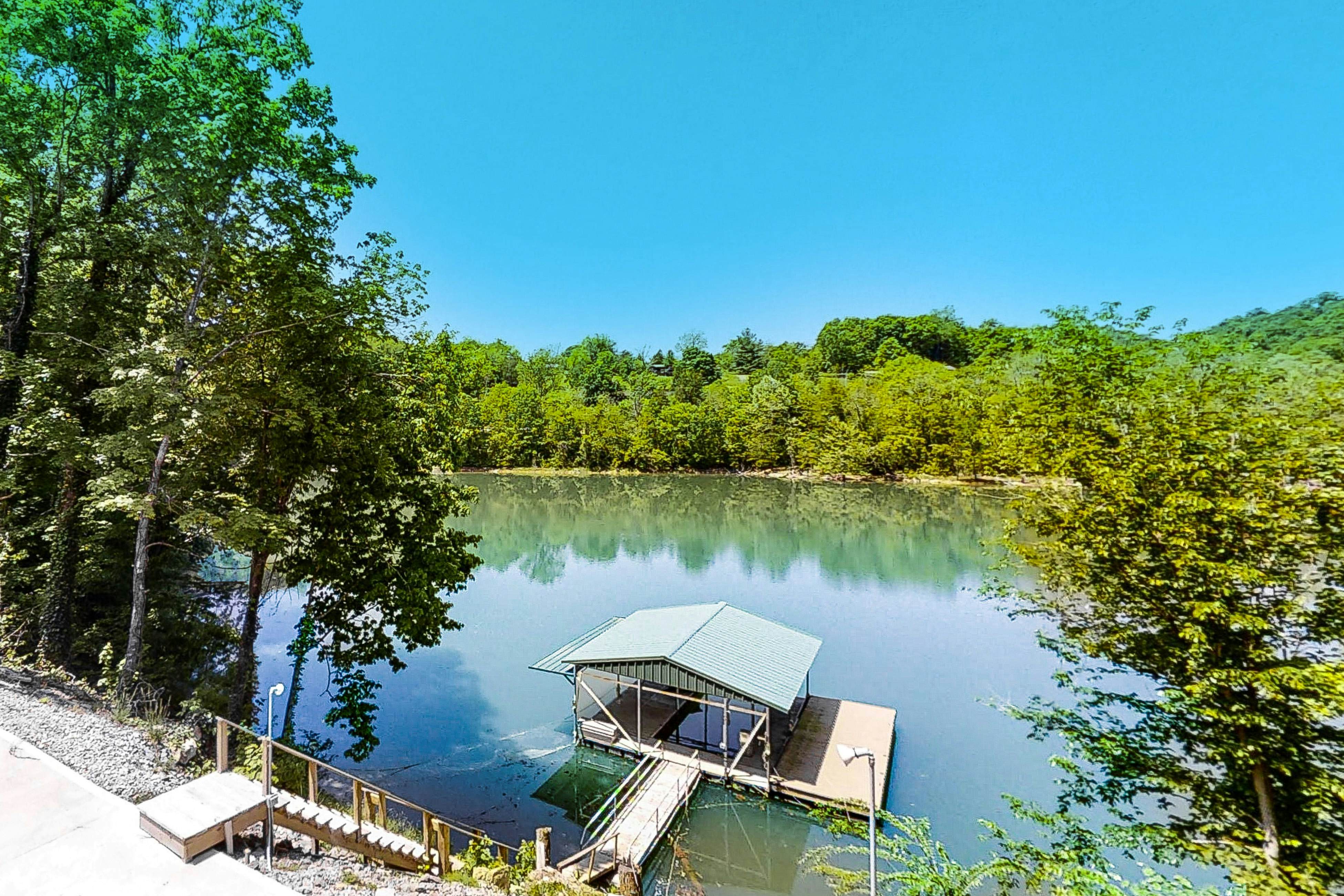 Lakeside Cabin Retreat, Sleeps 12・BBQ Grill・Dock