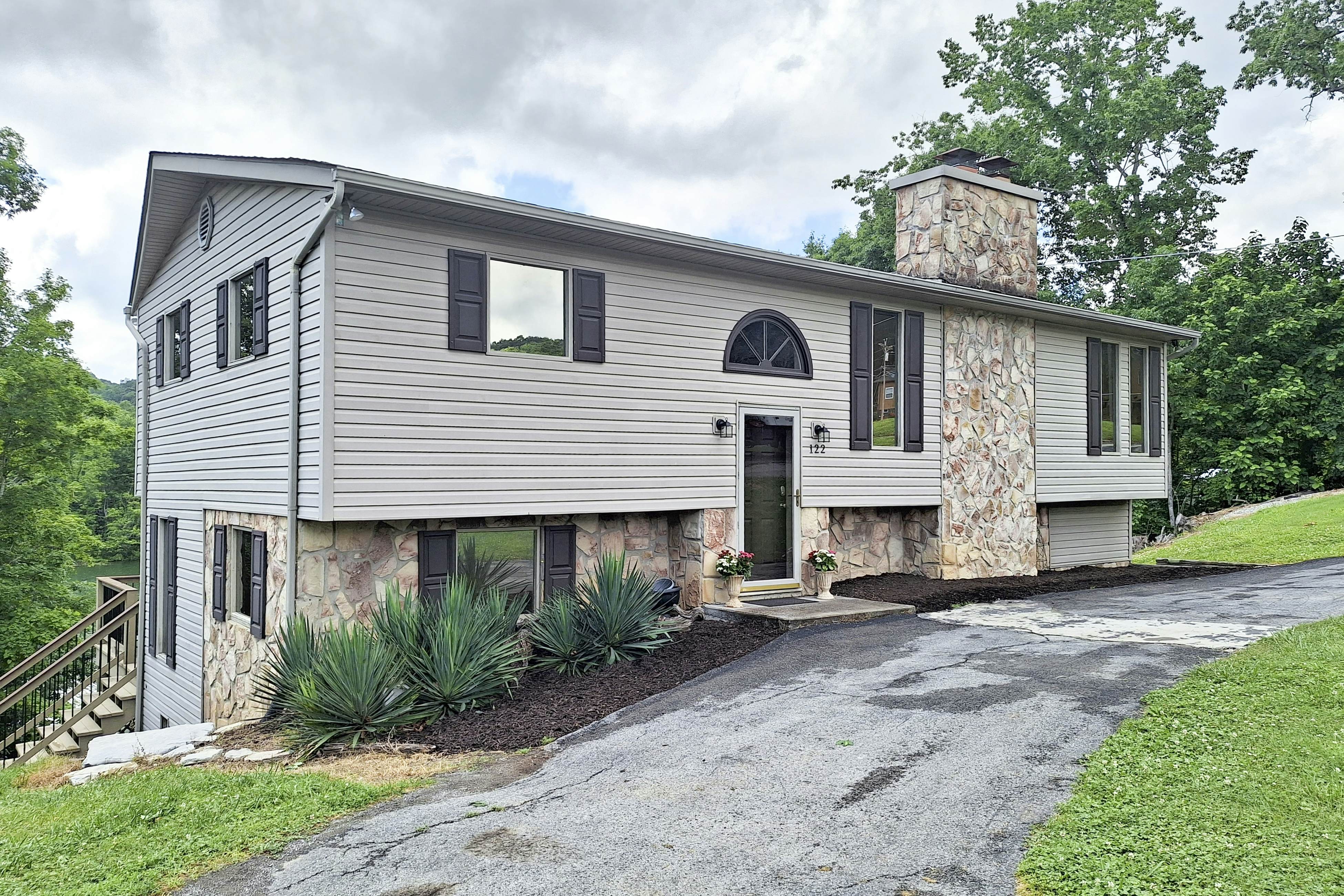 Lakeside Cabin Retreat, Sleeps 12・BBQ Grill・Dock