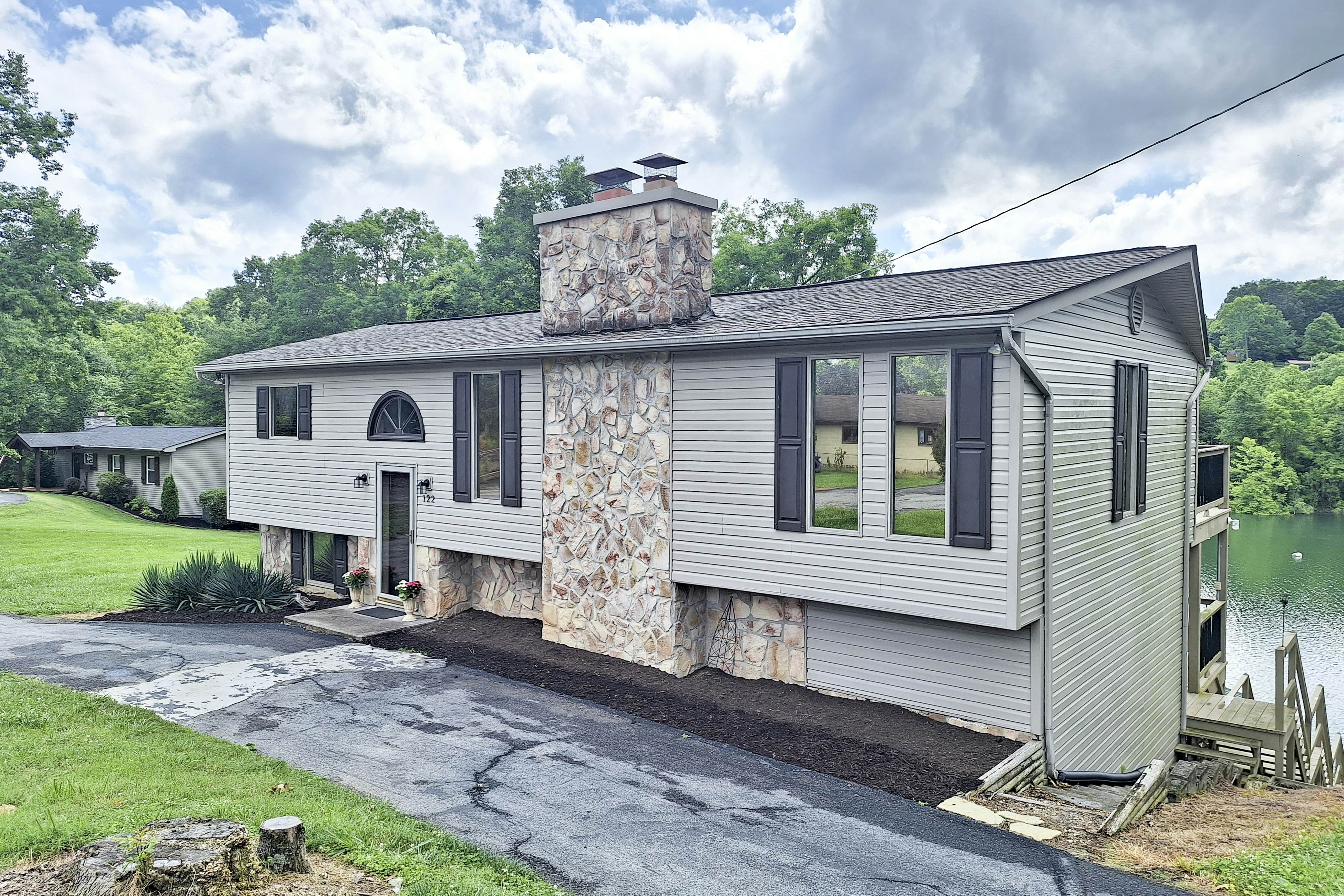 Lakeside Cabin Retreat, Sleeps 12・BBQ Grill・Dock