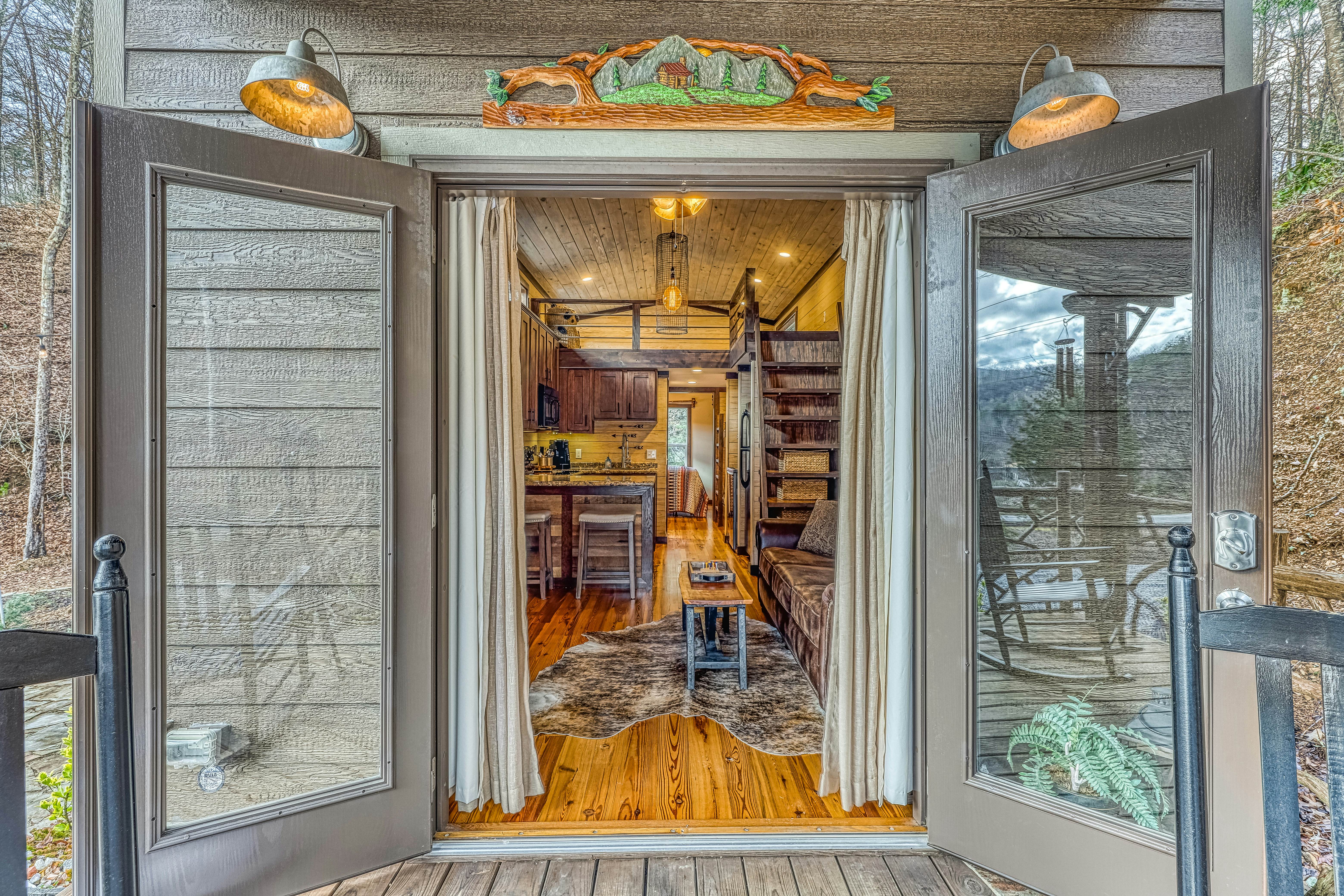 New Authentic Luxe Tiny House, Sleeps 4・Hot Tub