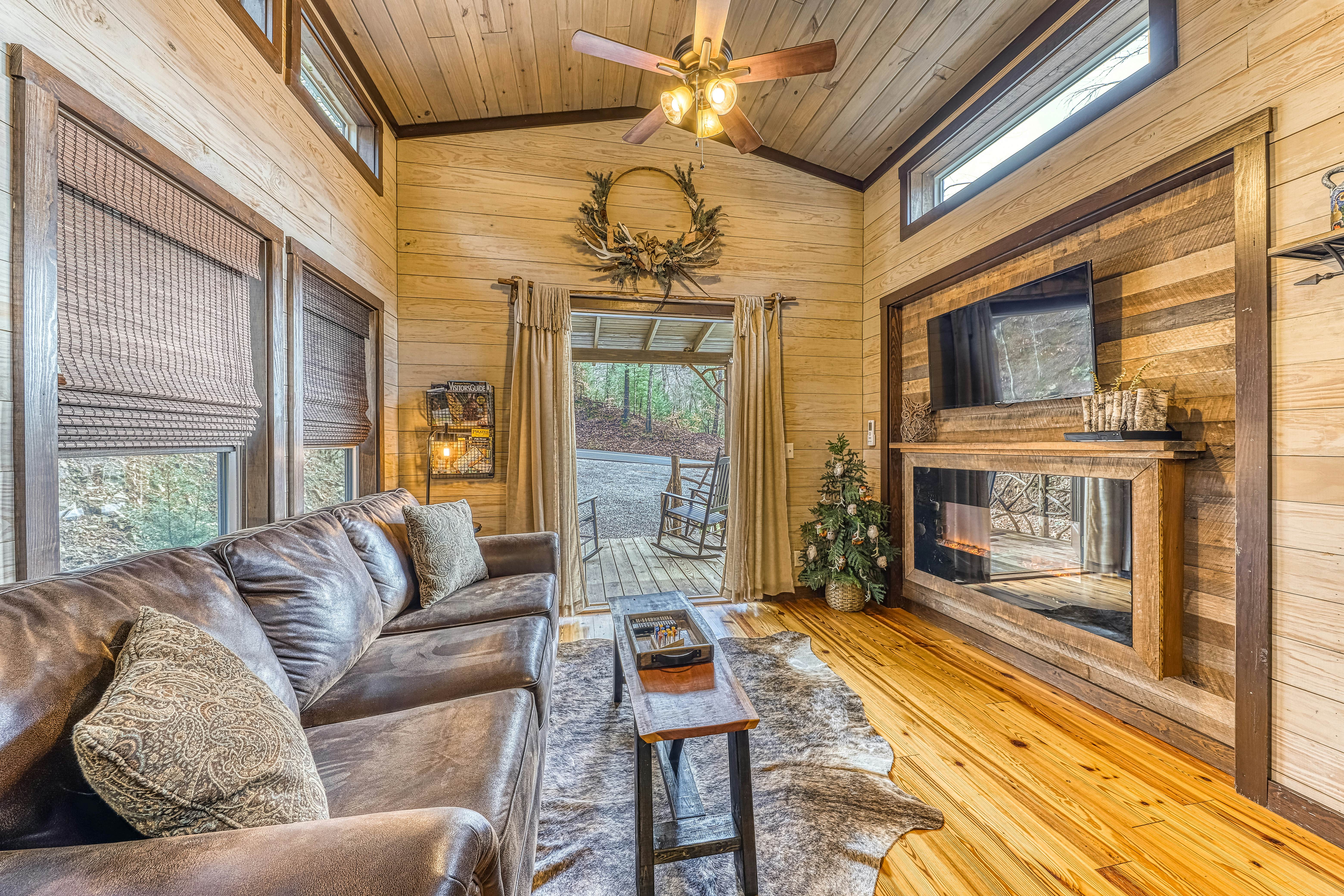 New Authentic Luxe Tiny House, Sleeps 4・Hot Tub