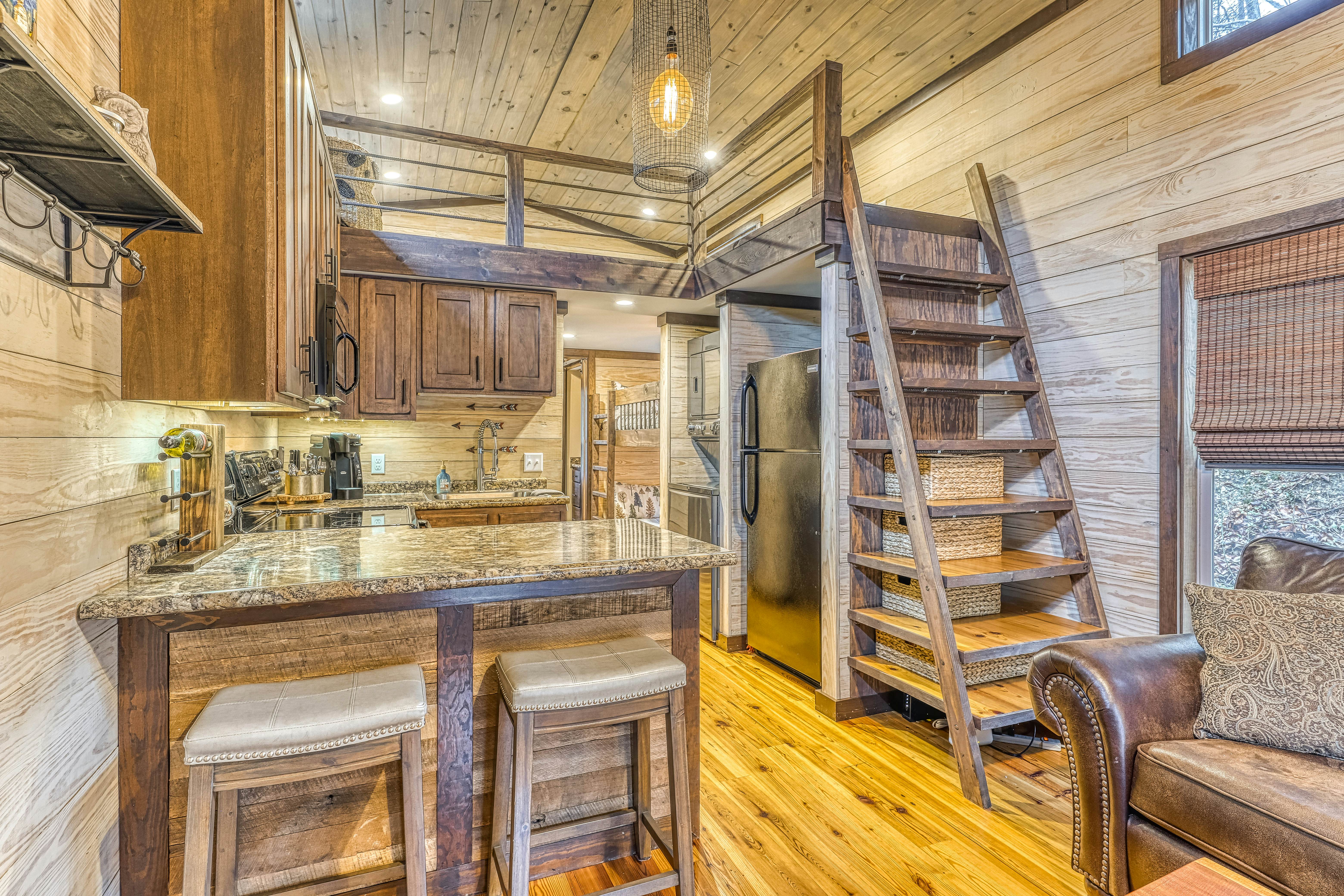 New Authentic Luxe Tiny House, Sleeps 4・Hot Tub