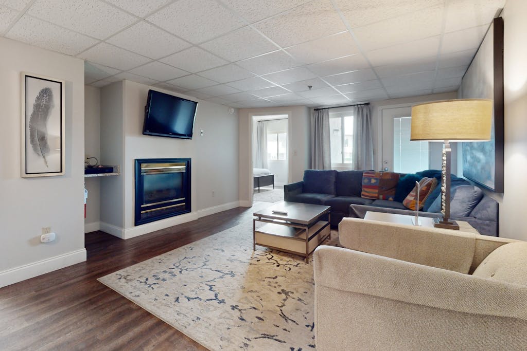 Dual-Suite Riverside Condo, Sleeps 4, Views, Pool