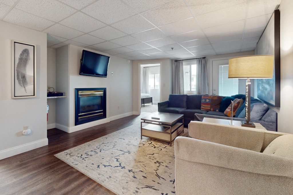 Dual-Suite Riverside Condo, Sleeps 4, Views, Pool