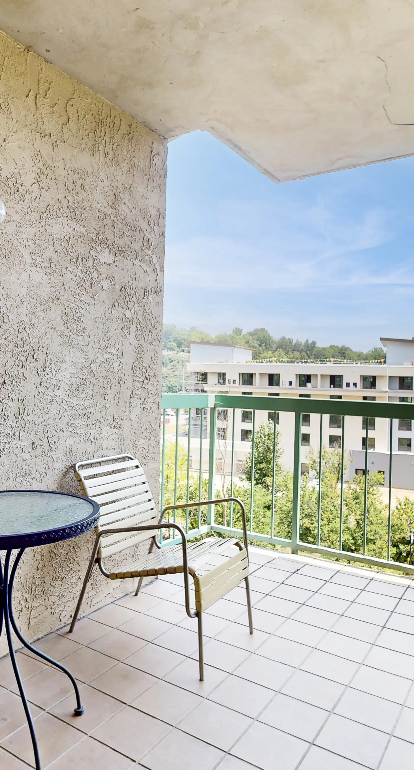 Dual-Suite Riverside Condo, Sleeps 4, Views, Pool