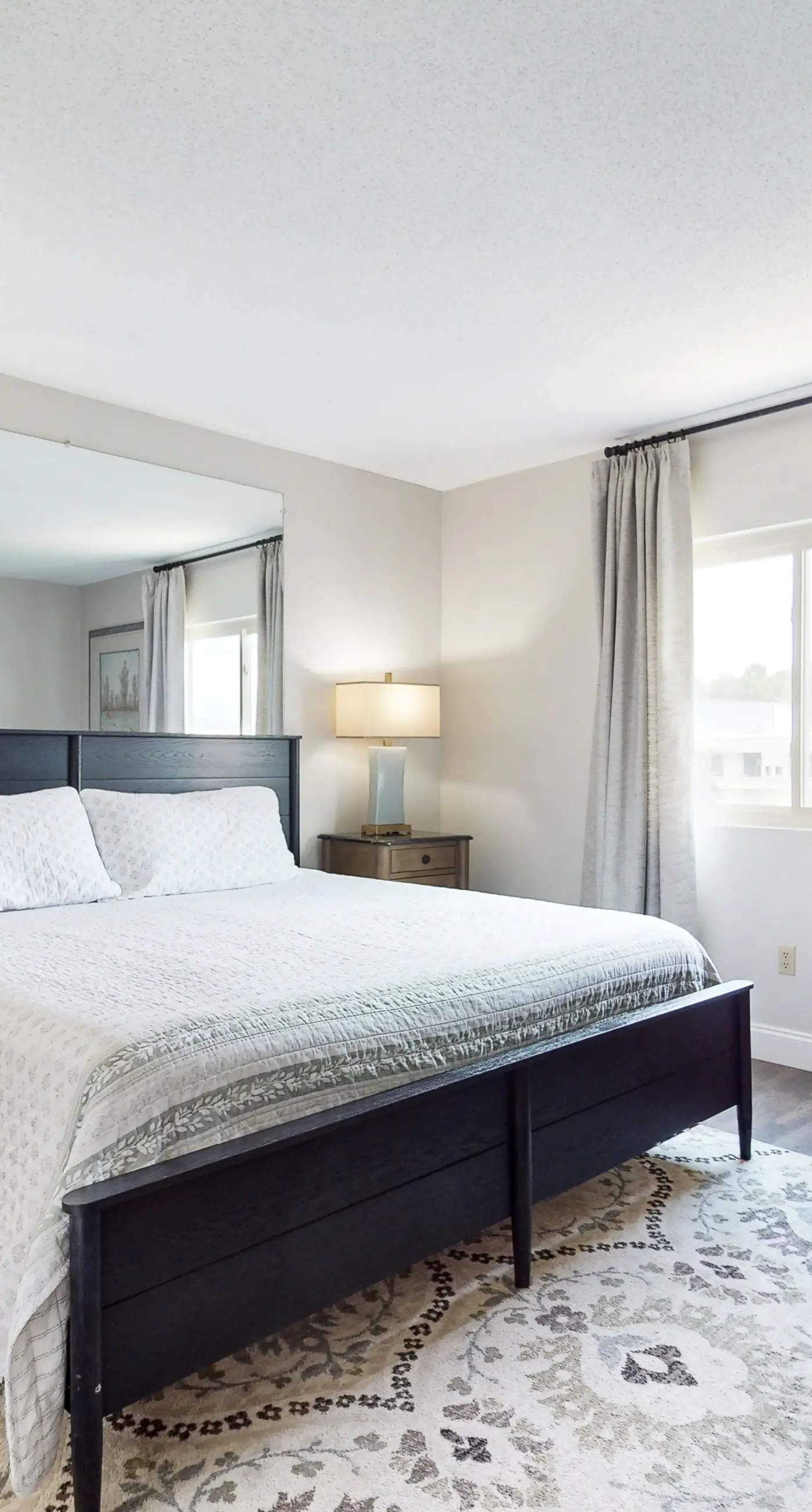 Dual-Suite Riverside Condo, Sleeps 4, Views, Pool