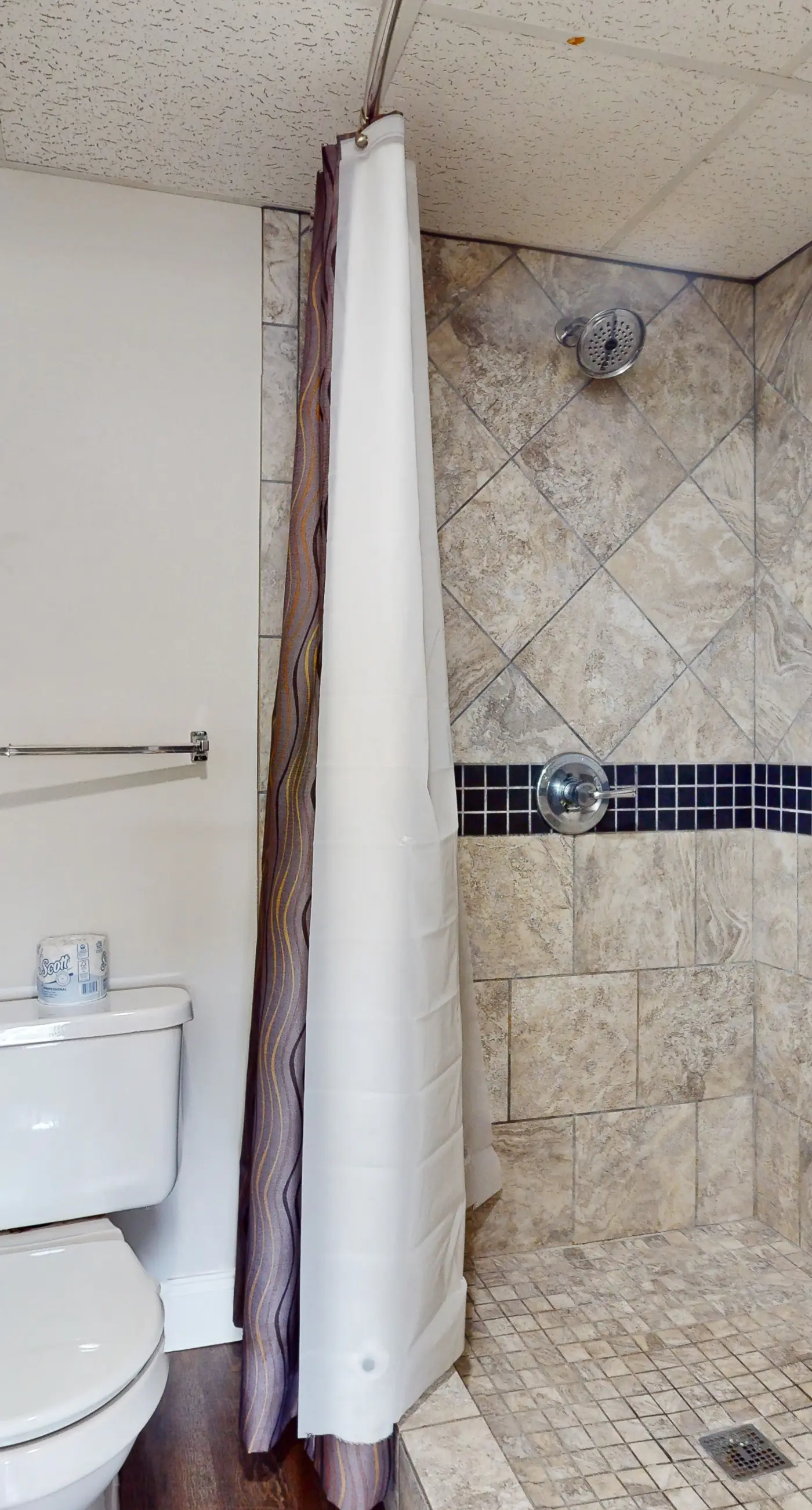 Dual-Suite Riverside Condo, Sleeps 4, Views, Pool