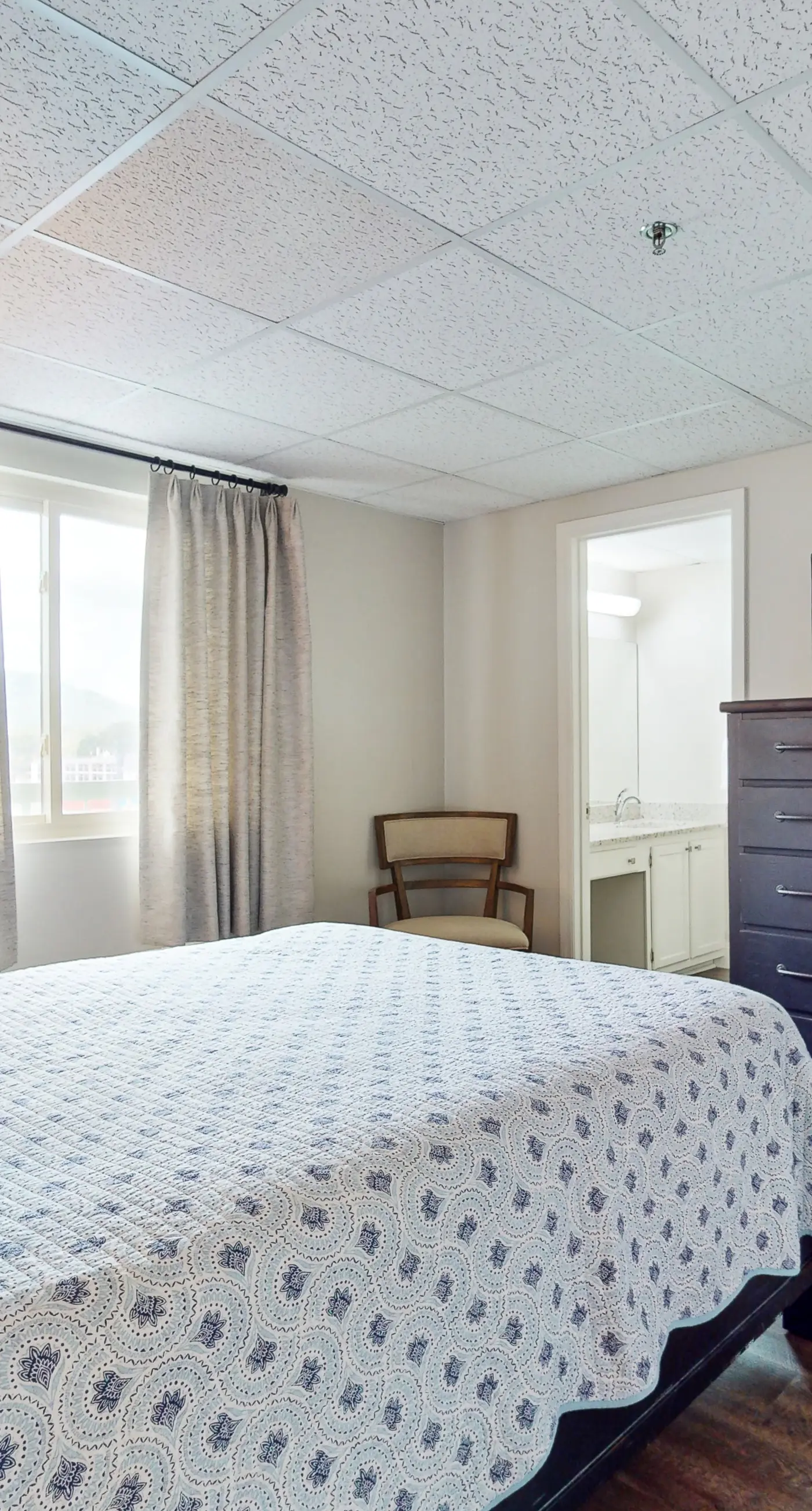 Dual-Suite Riverside Condo, Sleeps 4, Views, Pool