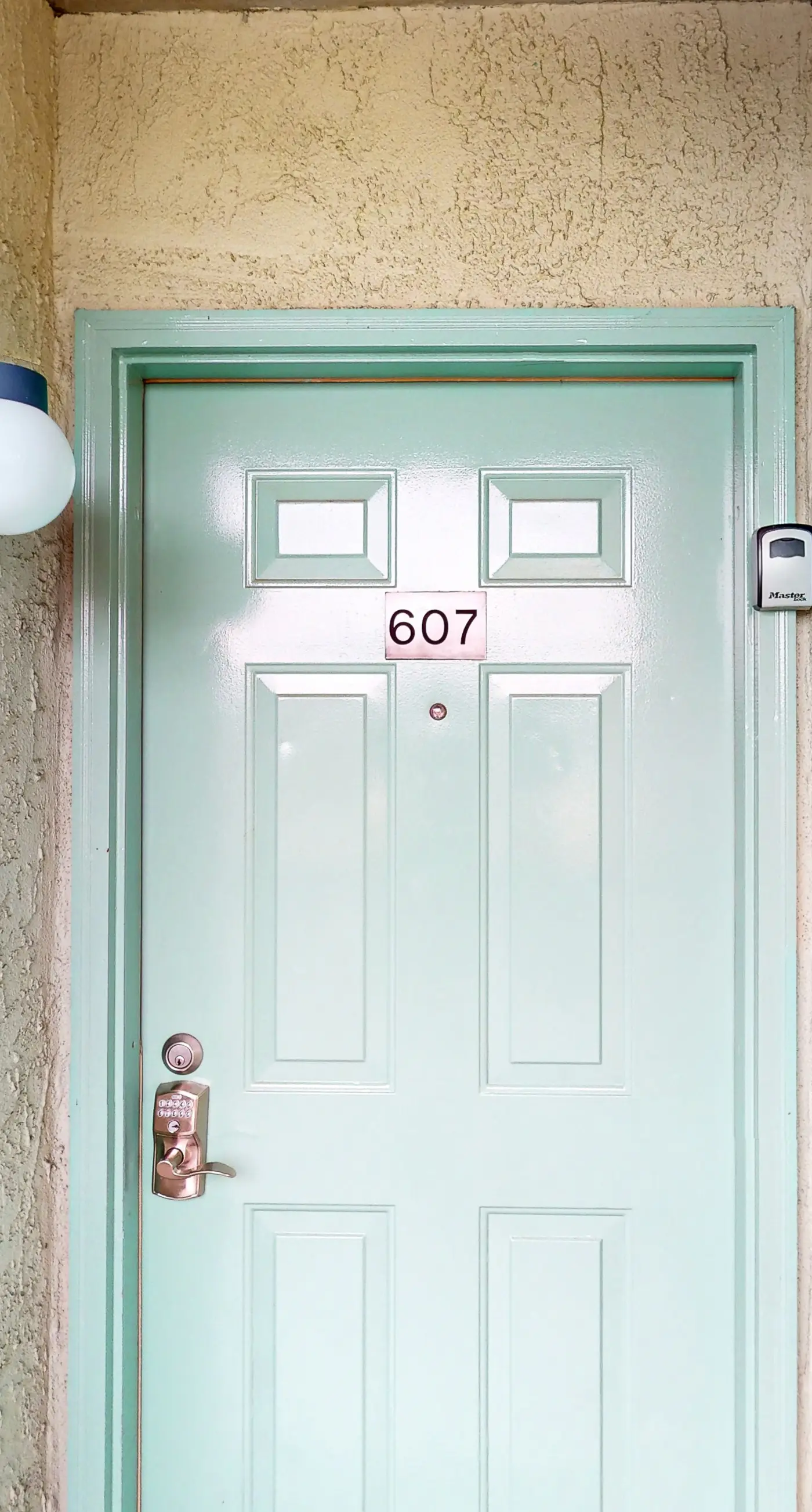 Dual-Suite Riverside Condo, Sleeps 4, Views, Pool