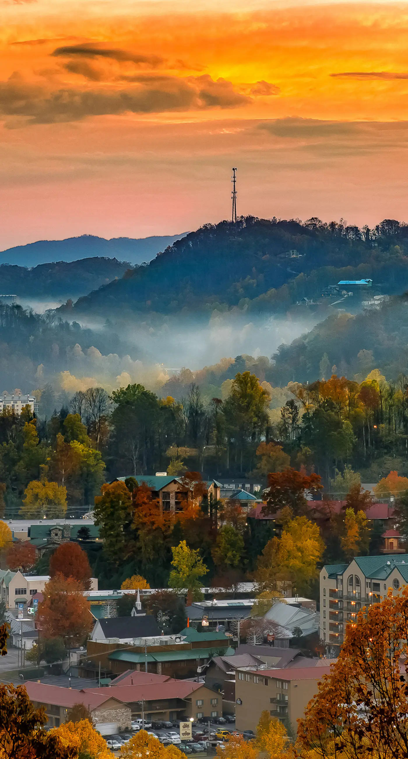 Dual-Suite Riverside Condo, Sleeps 4, Views, Pool