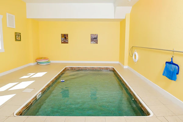 Stunningly Quiet Home, Sleeps 12, Pool, Hot Tub, Pool
