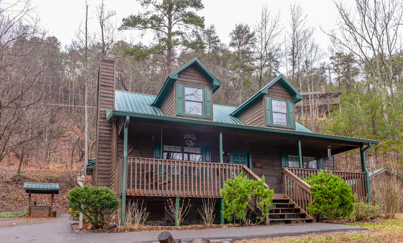 Homey Cabin, Sleeps 8, Hot Tub, Fireplace, Pool table