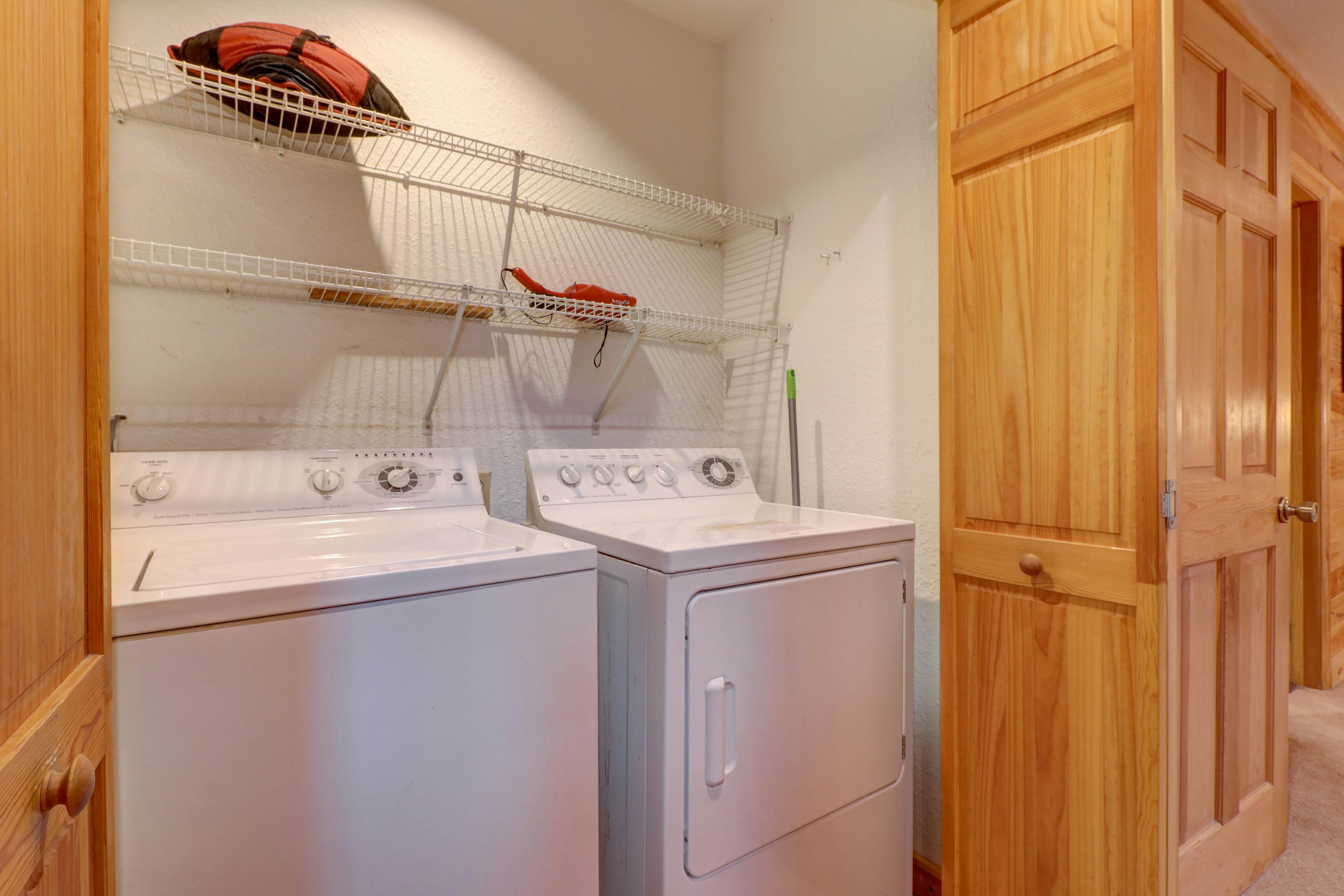 Homey Cabin, Sleeps 8・Hot Tub・Fireplace・Pool table