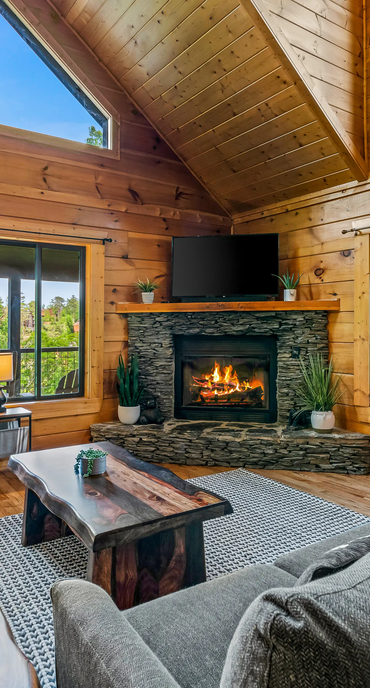 The Treehouse, Sleep 12・Hot Tub・Firepit・Game Room