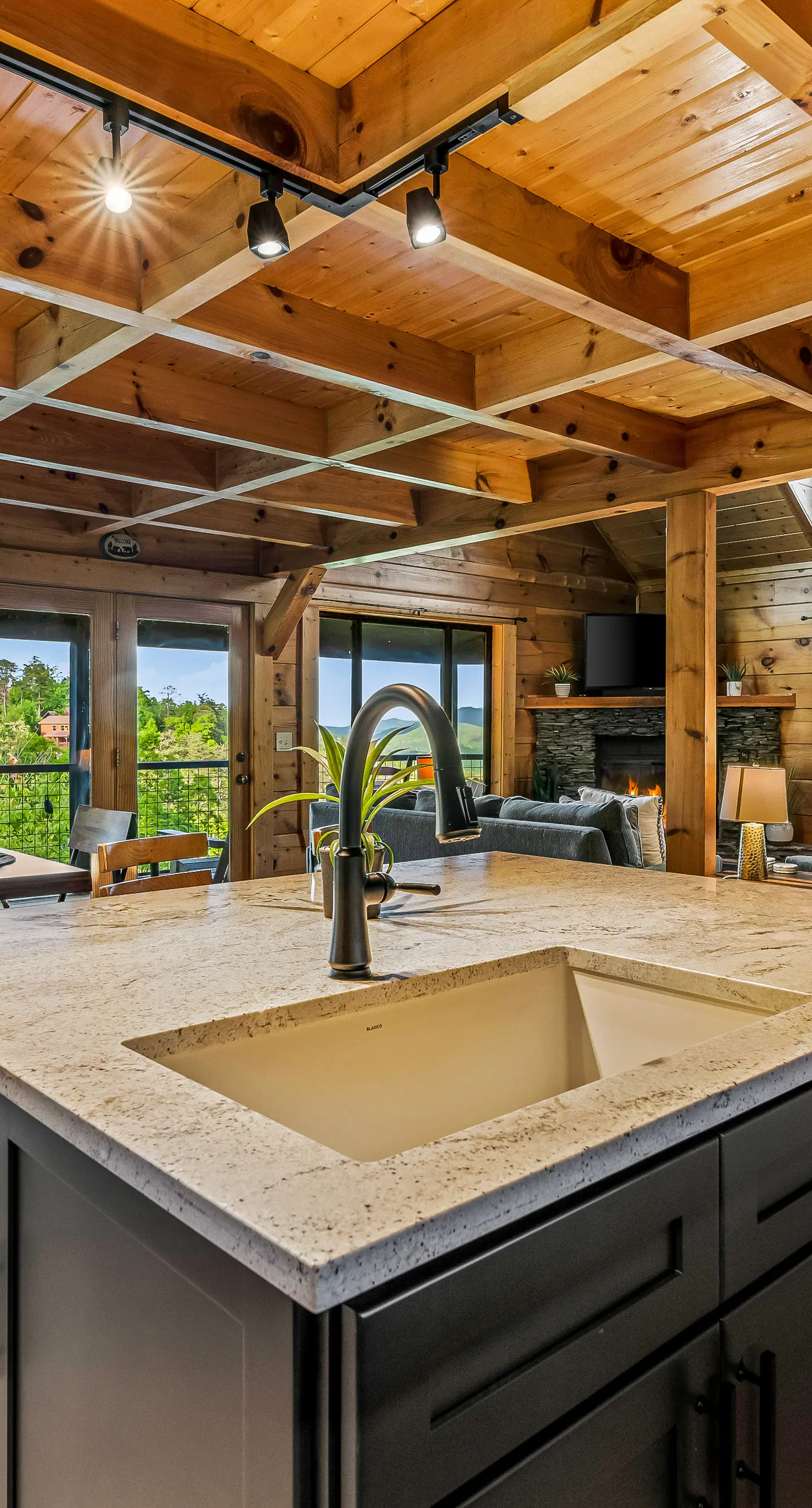 The Treehouse, Sleep 12・Hot Tub・Firepit・Game Room