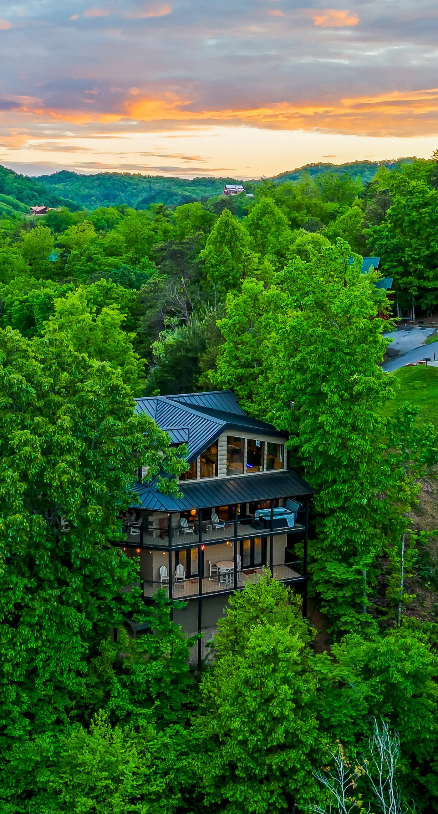 The Treehouse, Sleep 12・Hot Tub・Firepit・Game Room