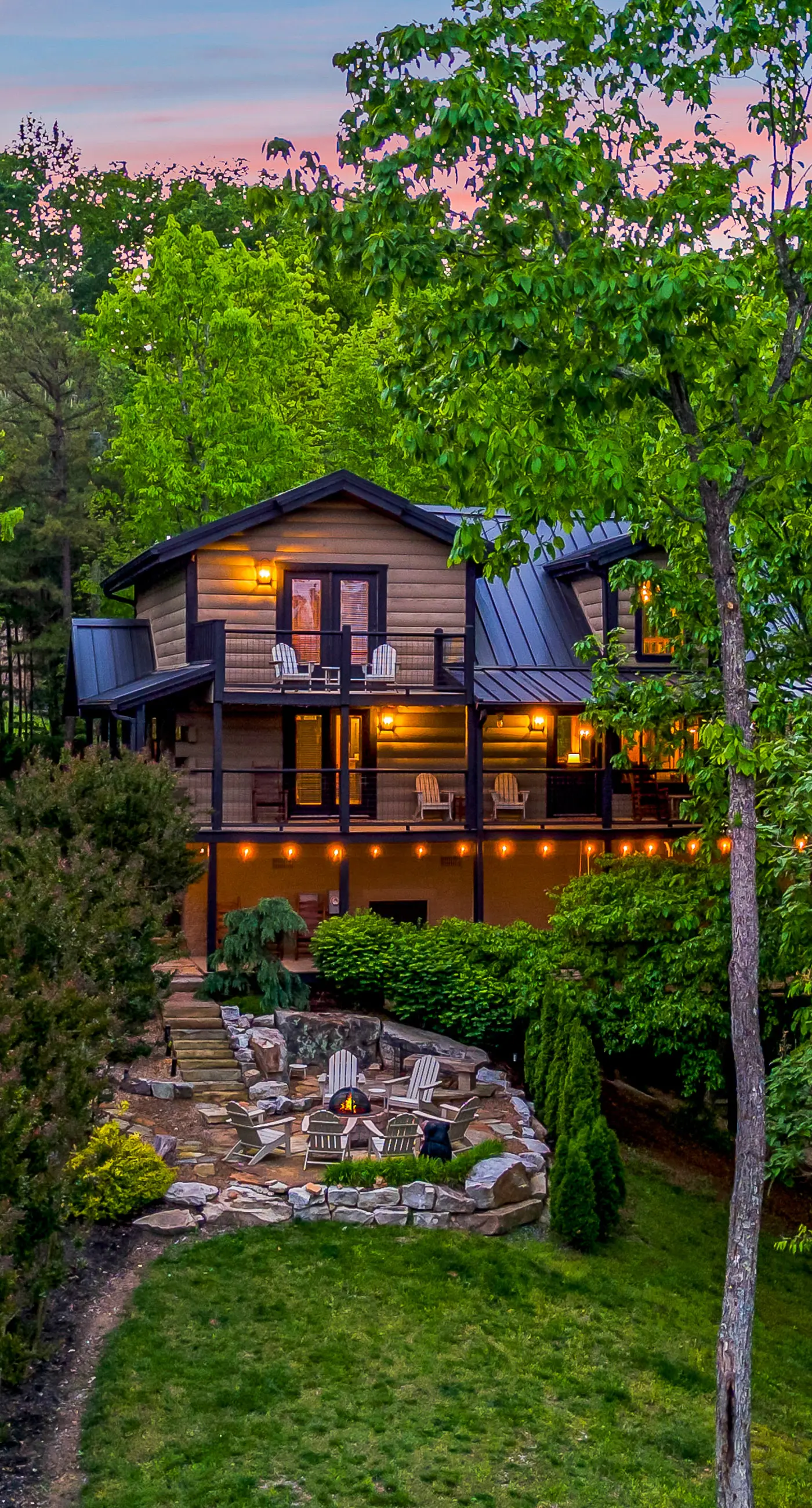 The Treehouse, Sleep 12・Hot Tub・Firepit・Game Room