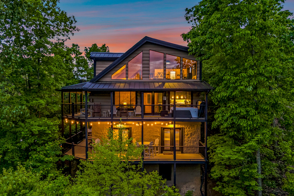 The Treehouse, Sleep 12・Hot Tub・Firepit・Game Room
