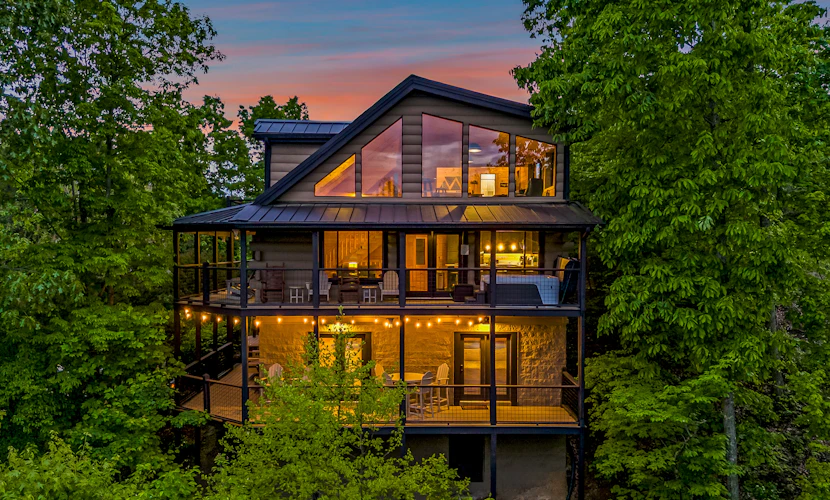 The Treehouse, Sleep 12・Hot Tub・Firepit・Game Room