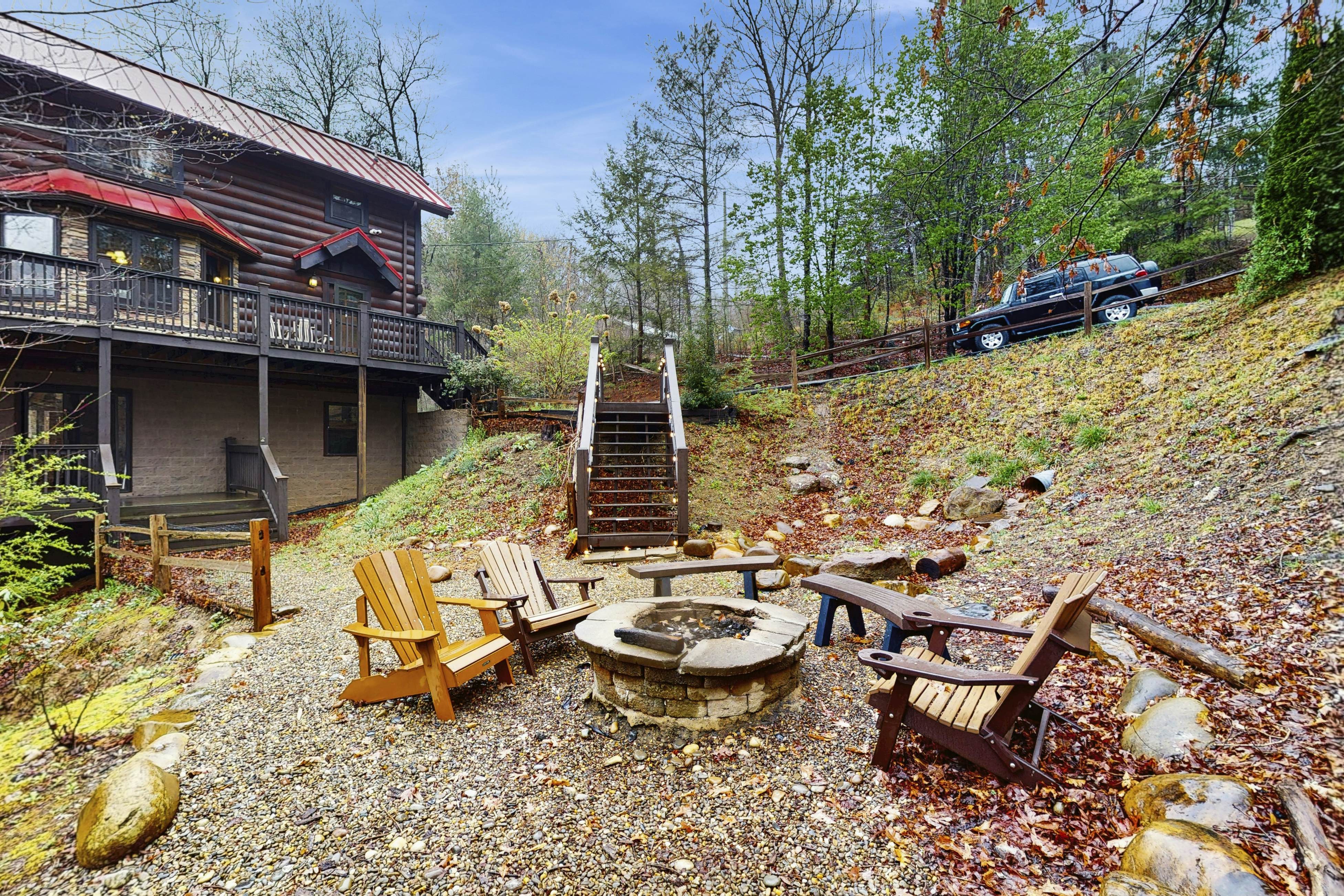 Homey Cabin, Sleep 15・Hot Tub・Gazebo・Games・Firepit