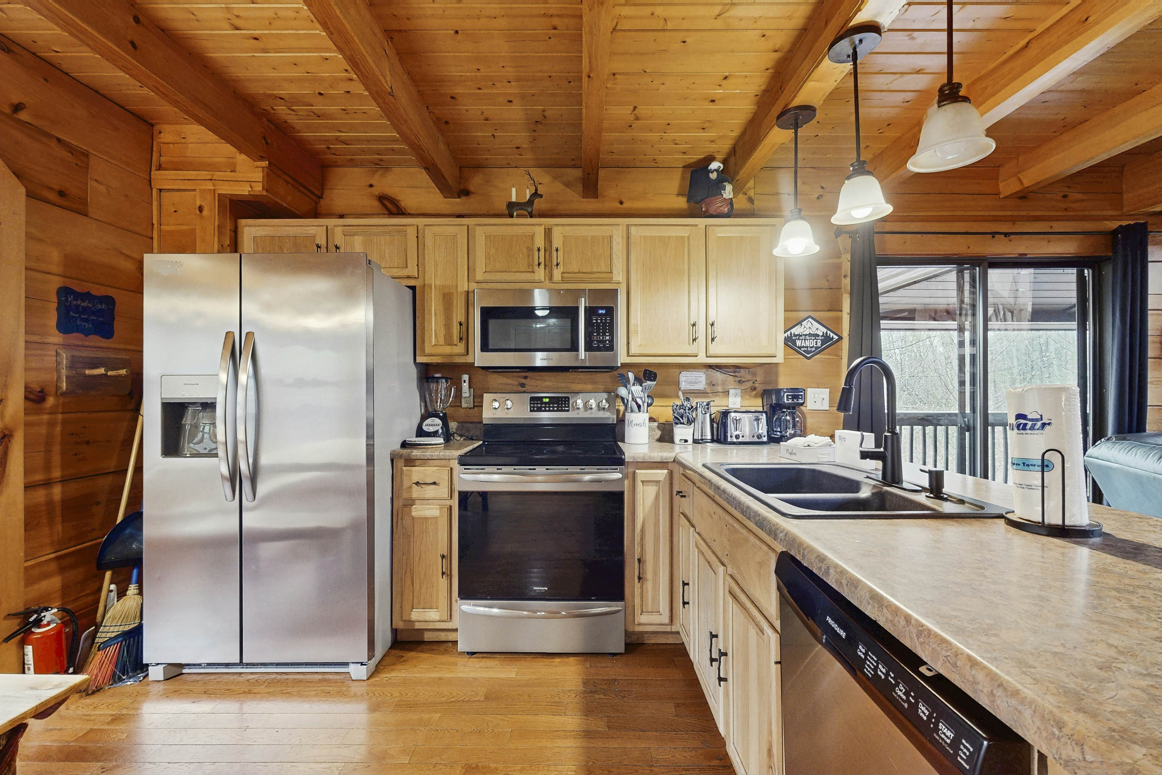 Homey Cabin, Sleep 15・Hot Tub・Gazebo・Games・Firepit