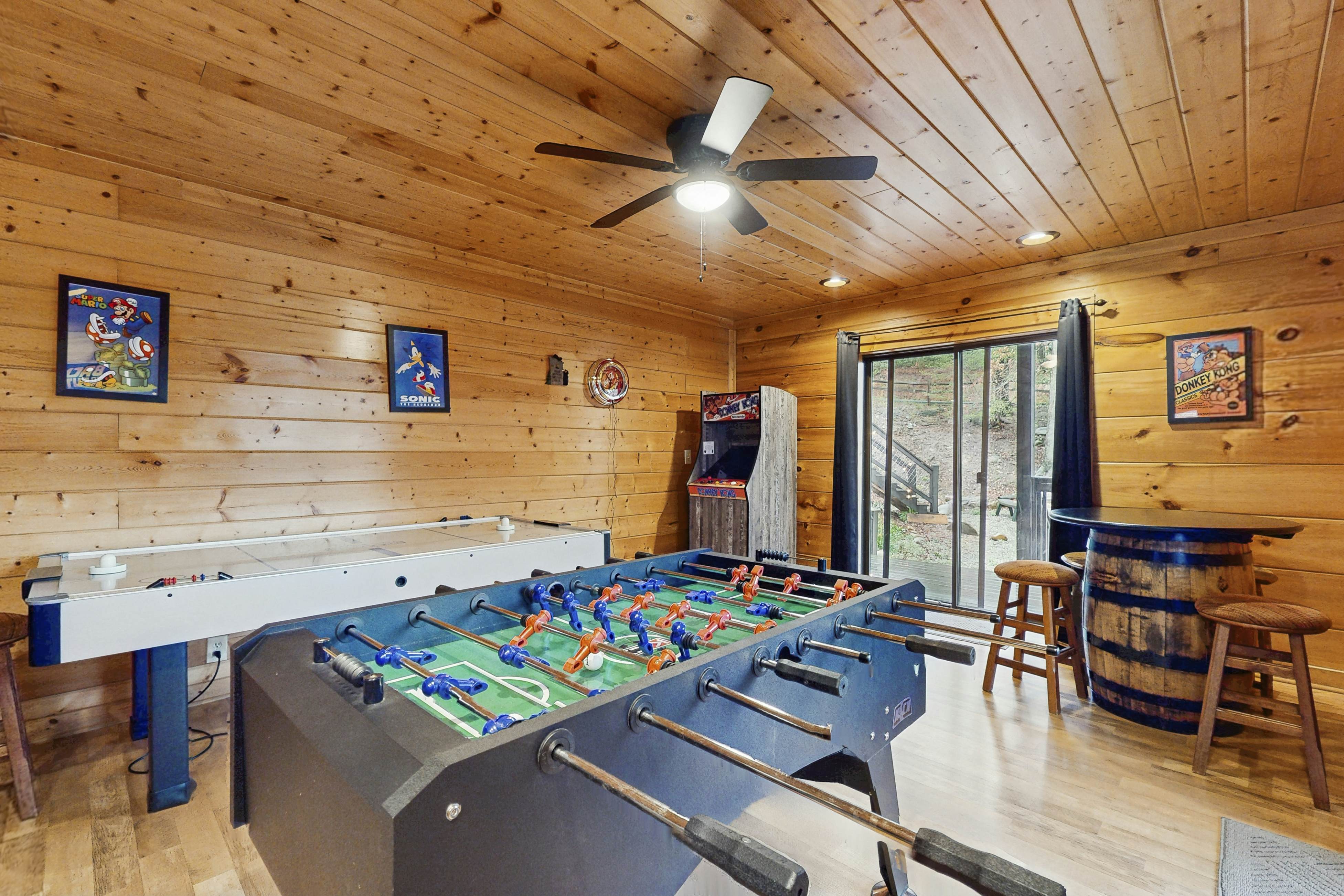 Homey Cabin, Sleep 15・Hot Tub・Gazebo・Games・Firepit