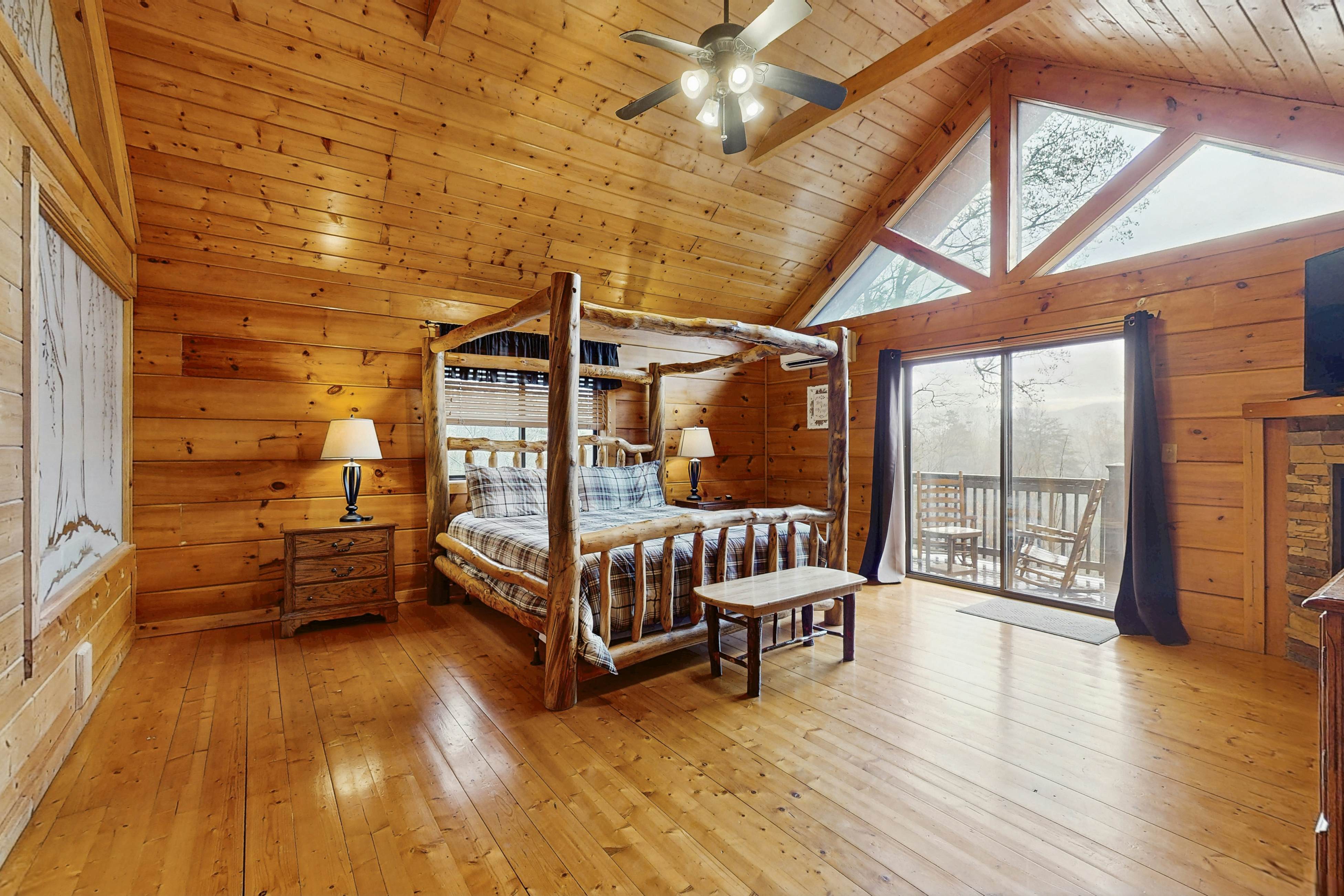 Homey Cabin, Sleep 15・Hot Tub・Gazebo・Games・Firepit