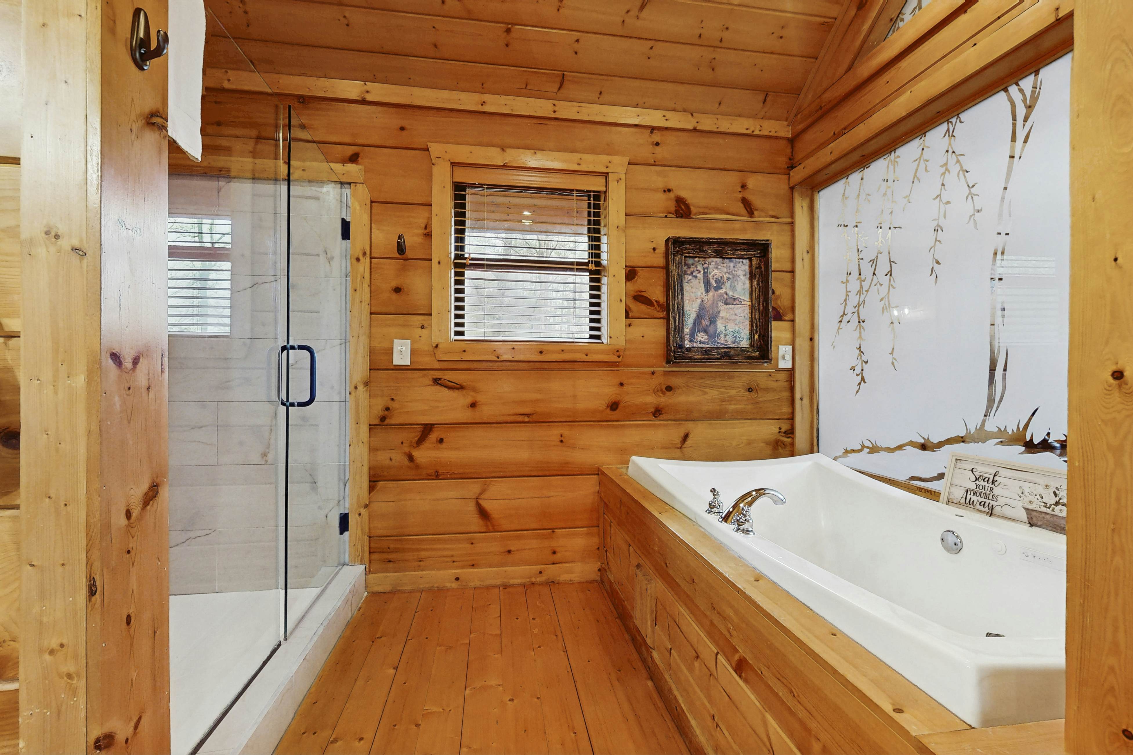 Homey Cabin, Sleep 15・Hot Tub・Gazebo・Games・Firepit