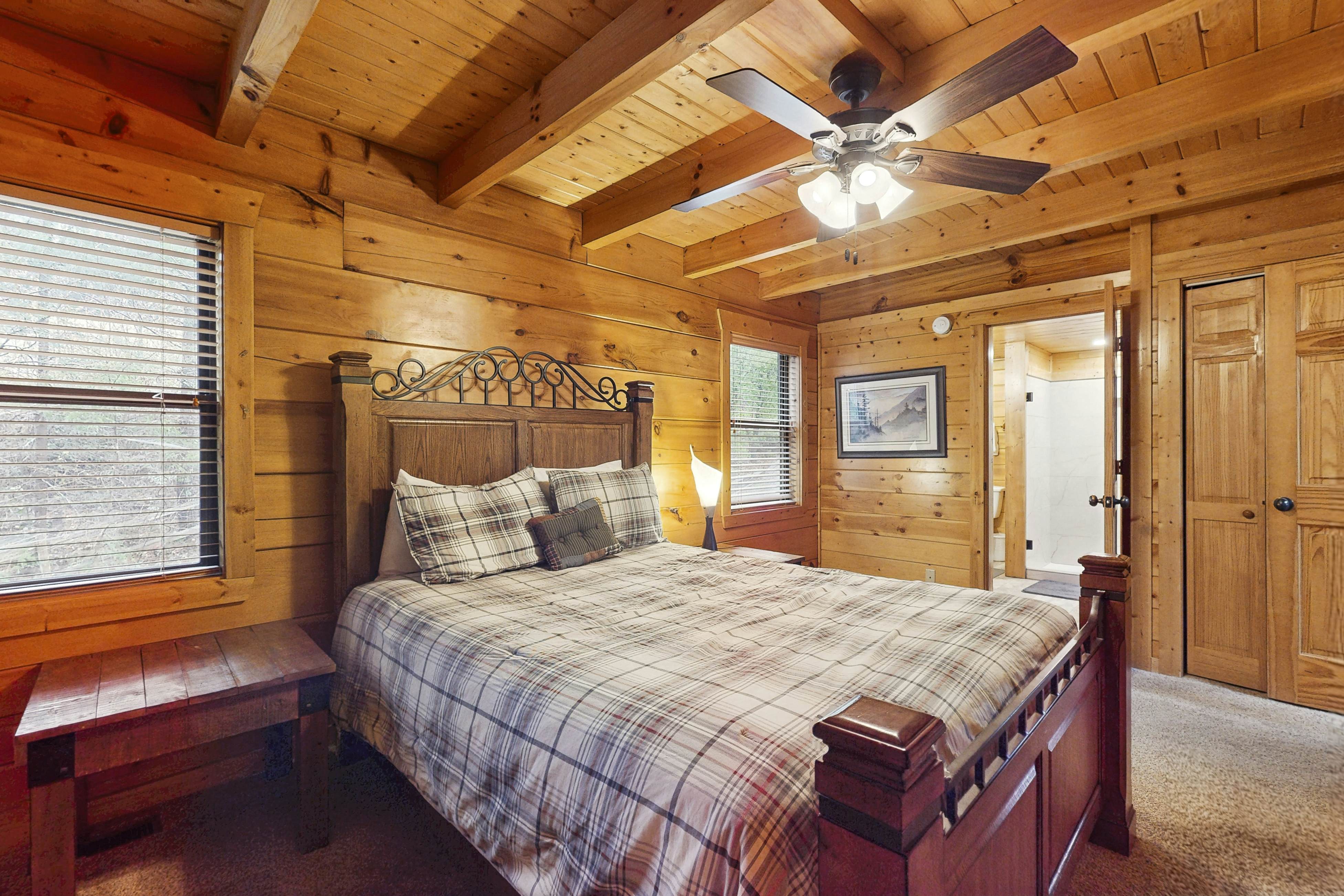 Homey Cabin, Sleep 15・Hot Tub・Gazebo・Games・Firepit