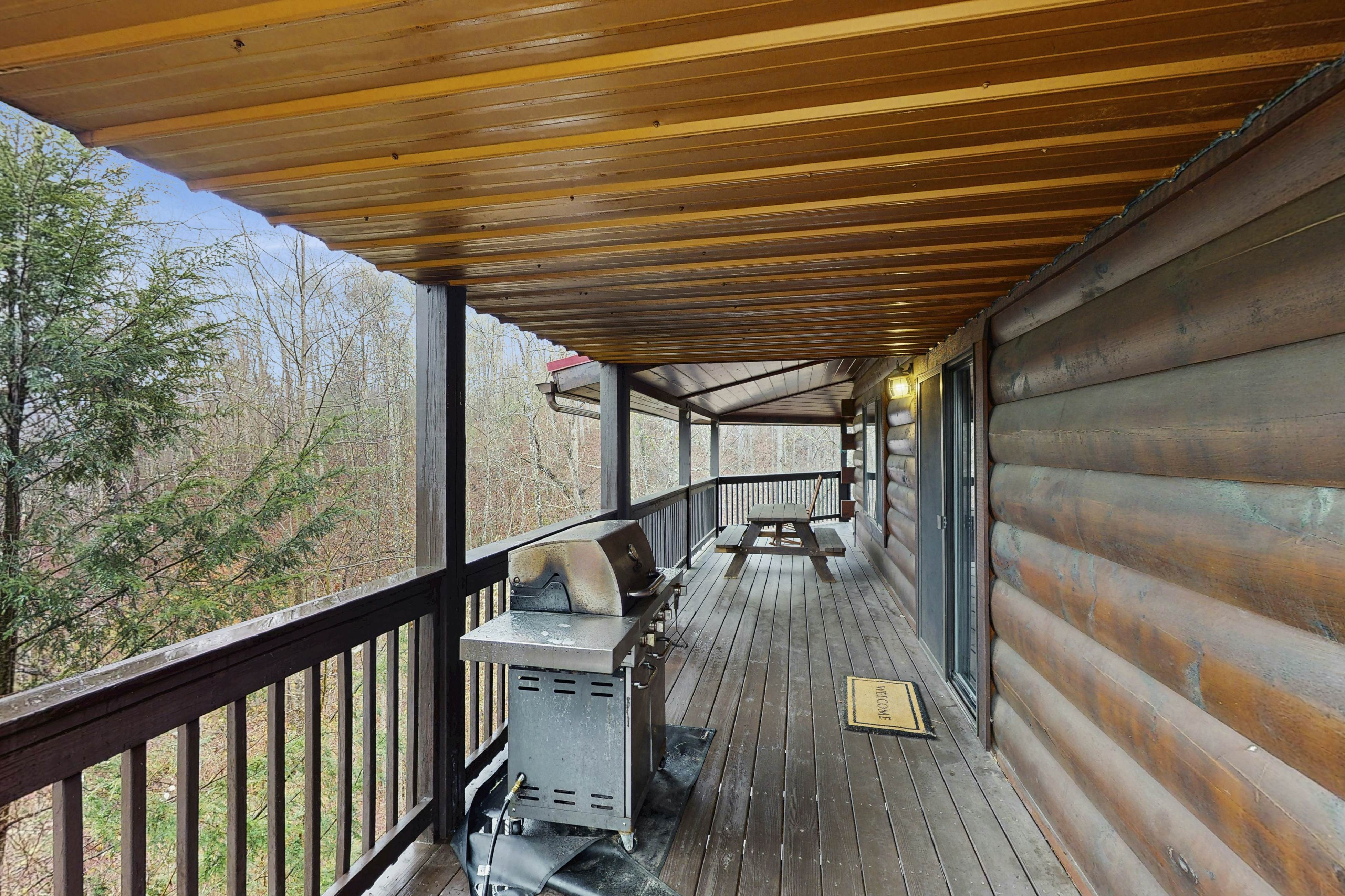 Homey Cabin, Sleep 15・Hot Tub・Gazebo・Games・Firepit