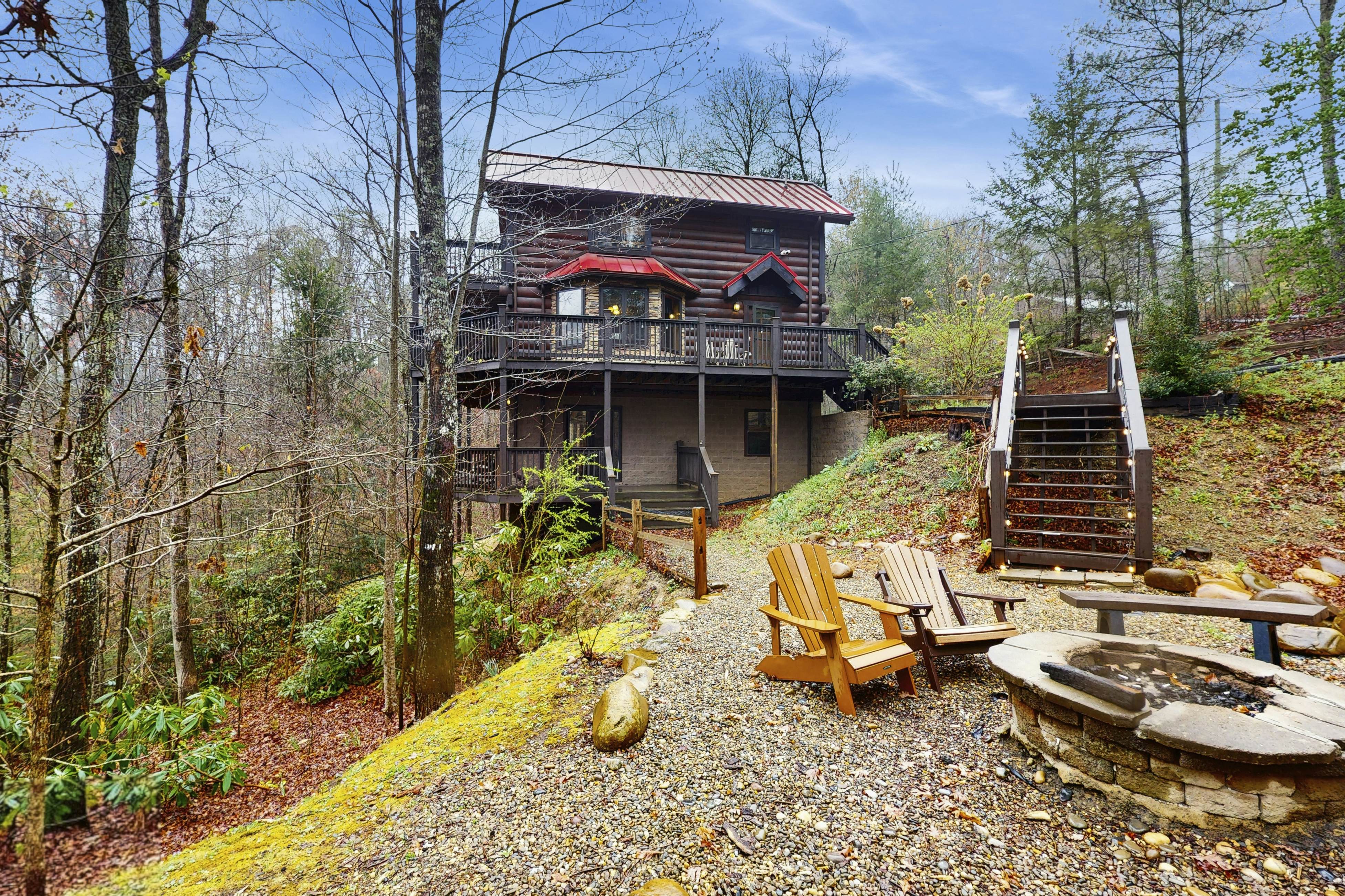 Homey Cabin, Sleep 15・Hot Tub・Gazebo・Games・Firepit