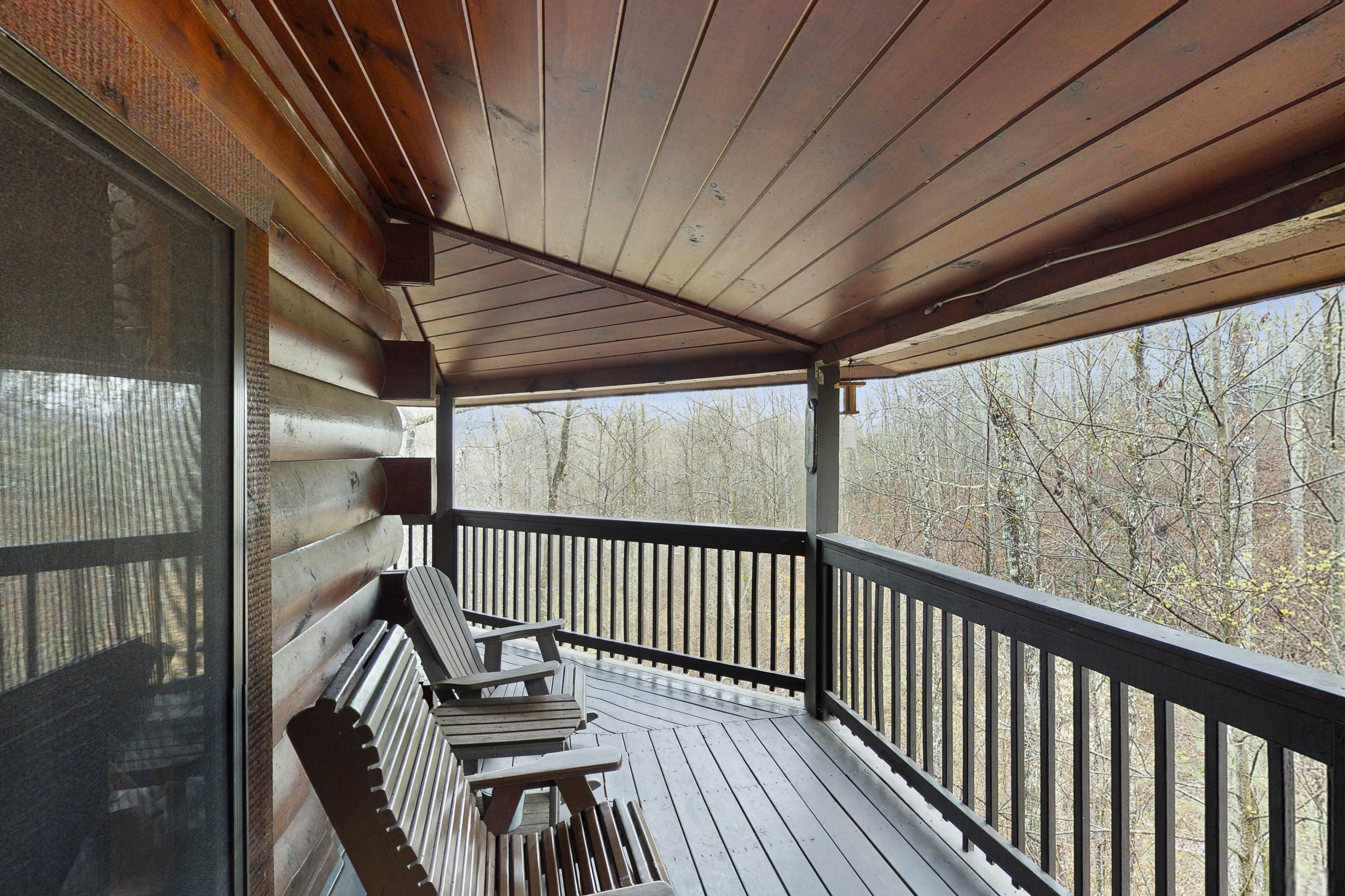 Homey Cabin, Sleep 15・Hot Tub・Gazebo・Games・Firepit