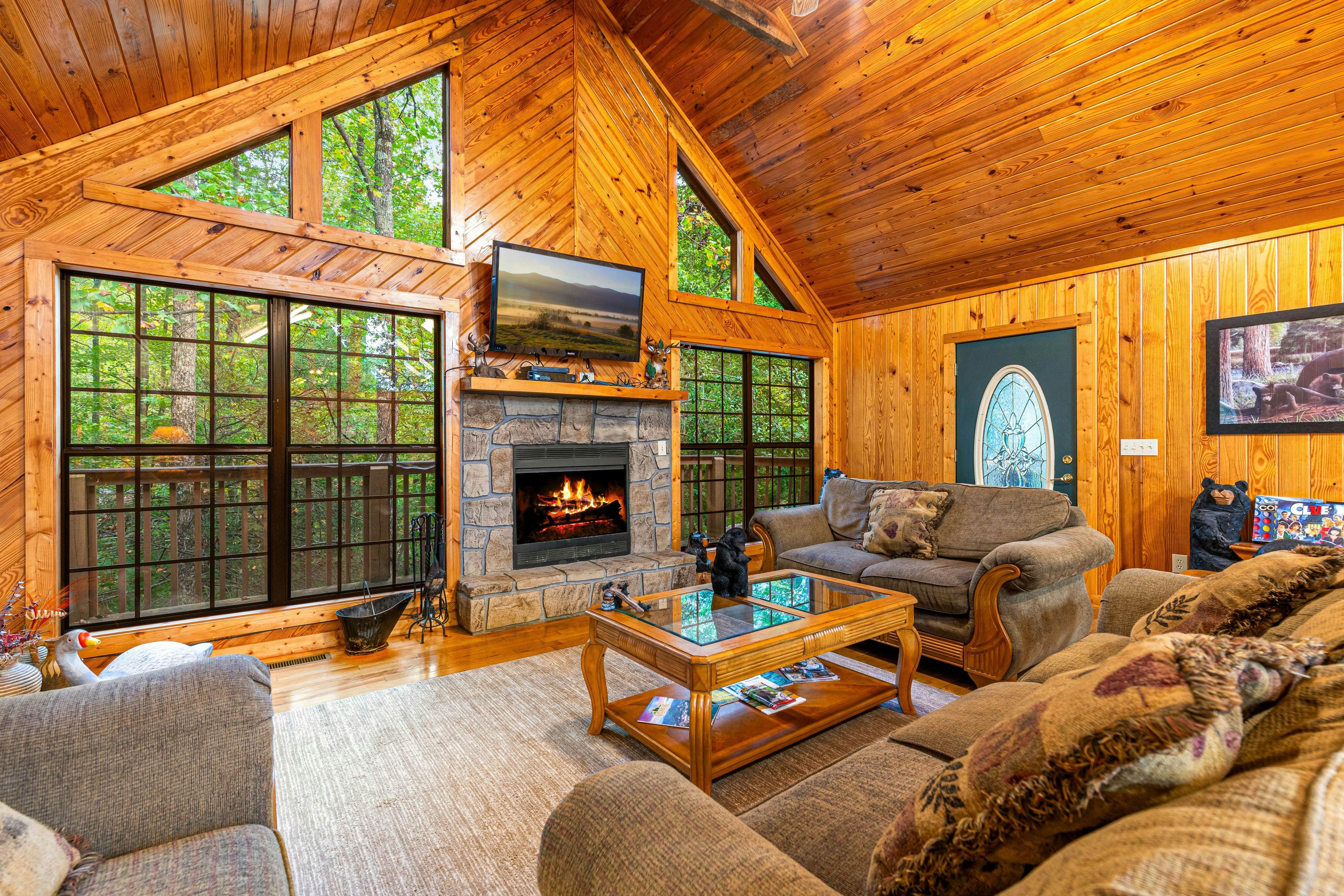 Smoky Mtn cabin w/ hot tub, firepit, game room, deck, & free attraction tickets