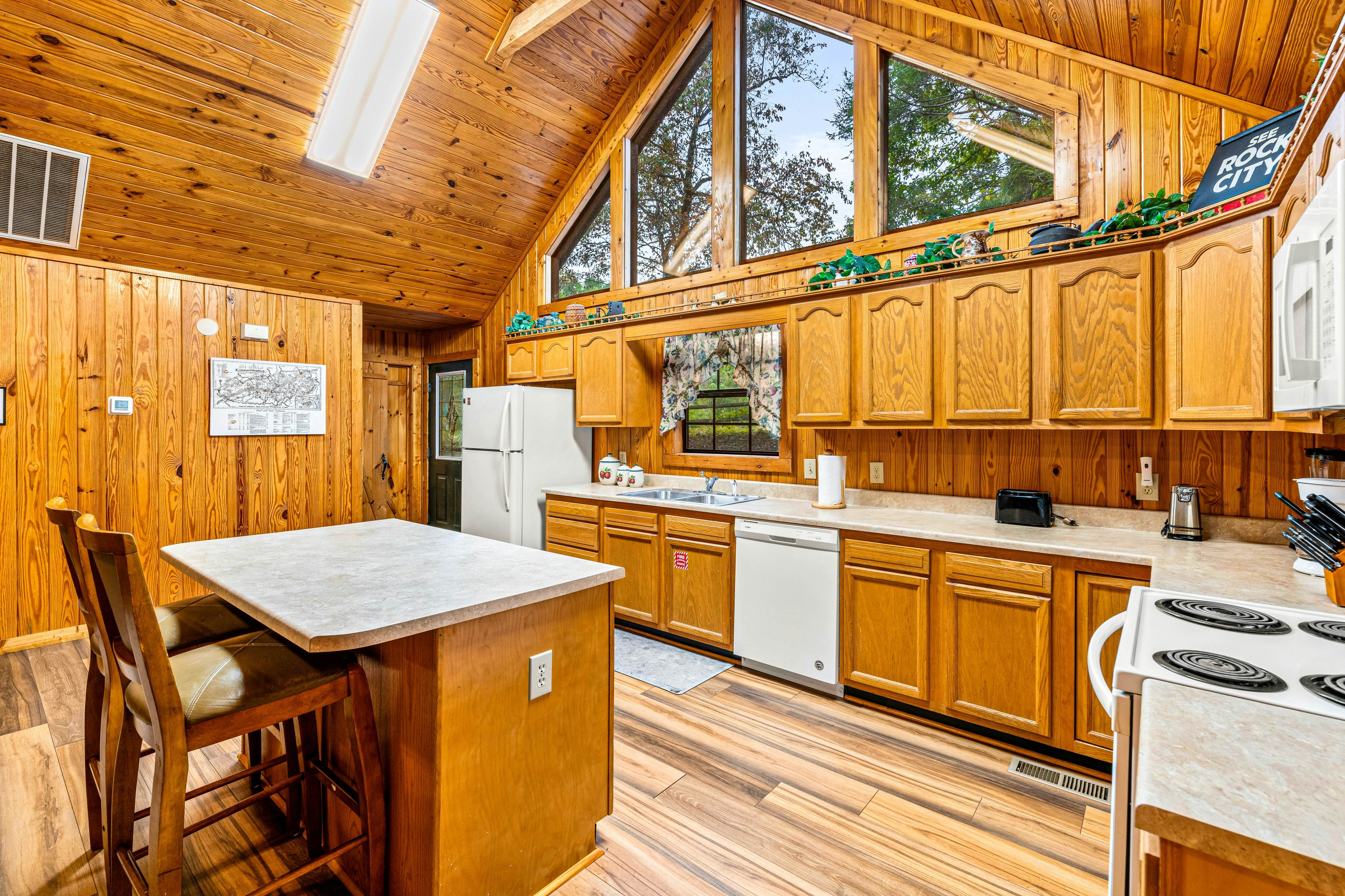 Smoky Mtn cabin w/ hot tub, firepit, game room, deck, & free attraction tickets