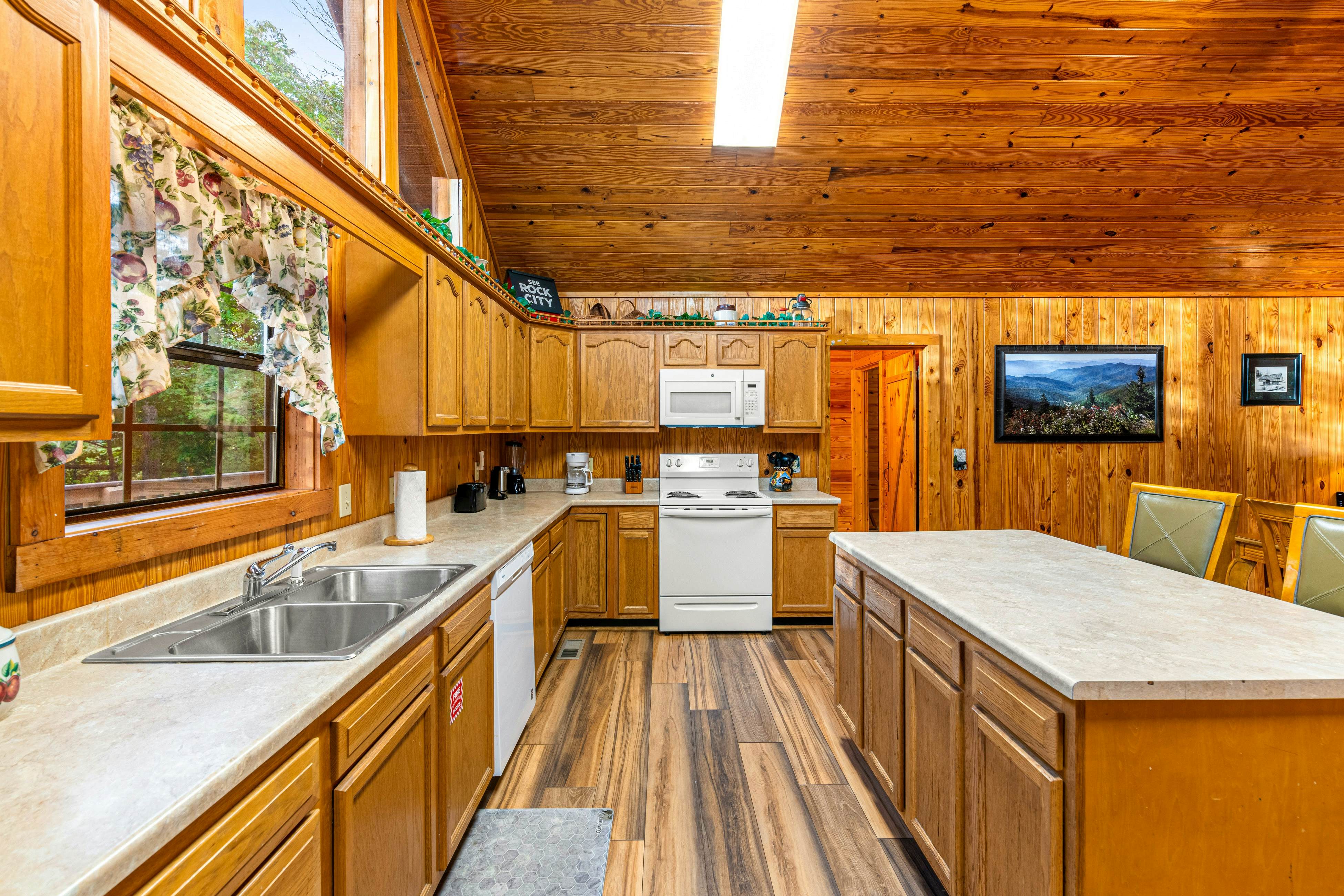 Smoky Mtn cabin w/ hot tub, firepit, game room, deck, & free attraction tickets