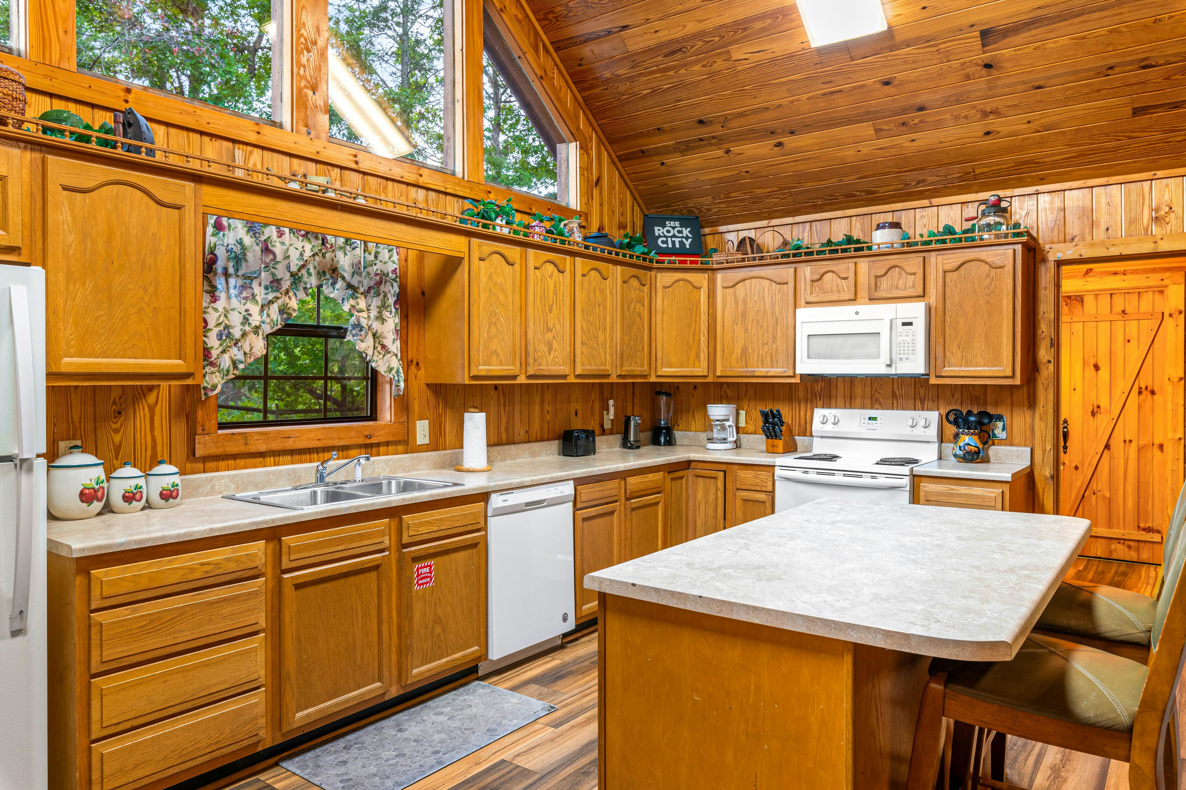 Smoky Mtn cabin w/ hot tub, firepit, game room, deck, & free attraction tickets