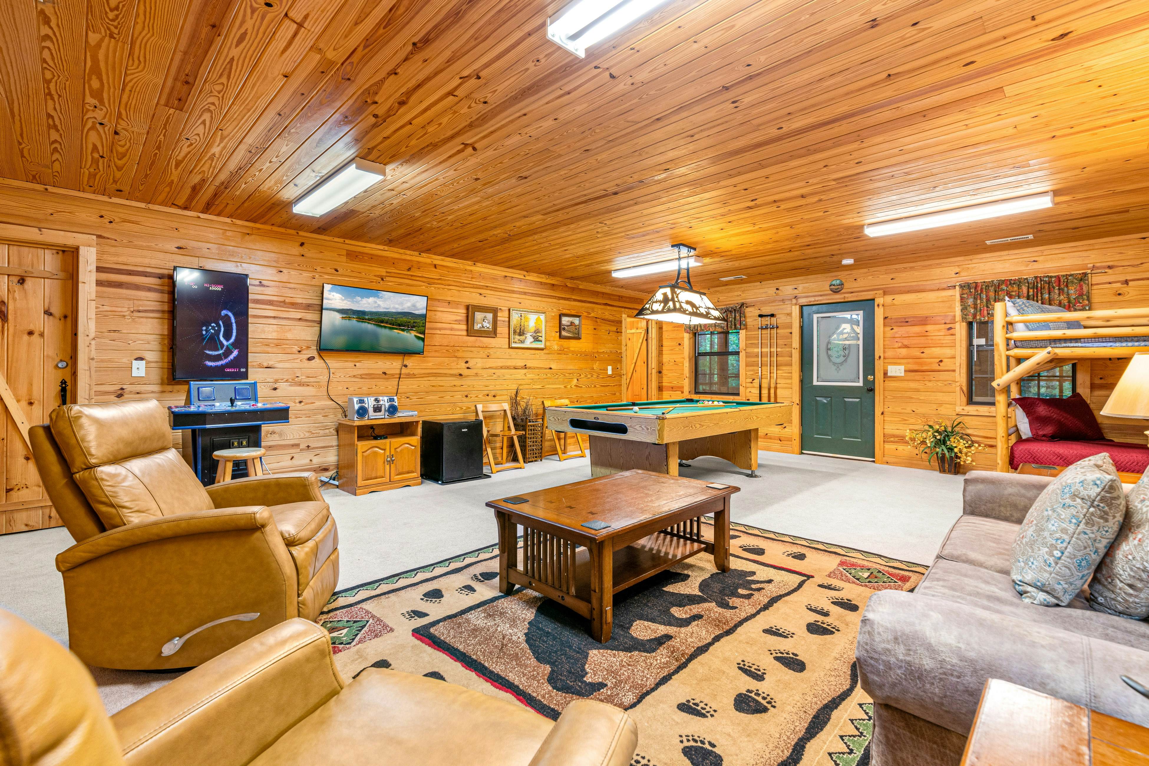 Smoky Mtn cabin w/ hot tub, firepit, game room, deck, & free attraction tickets