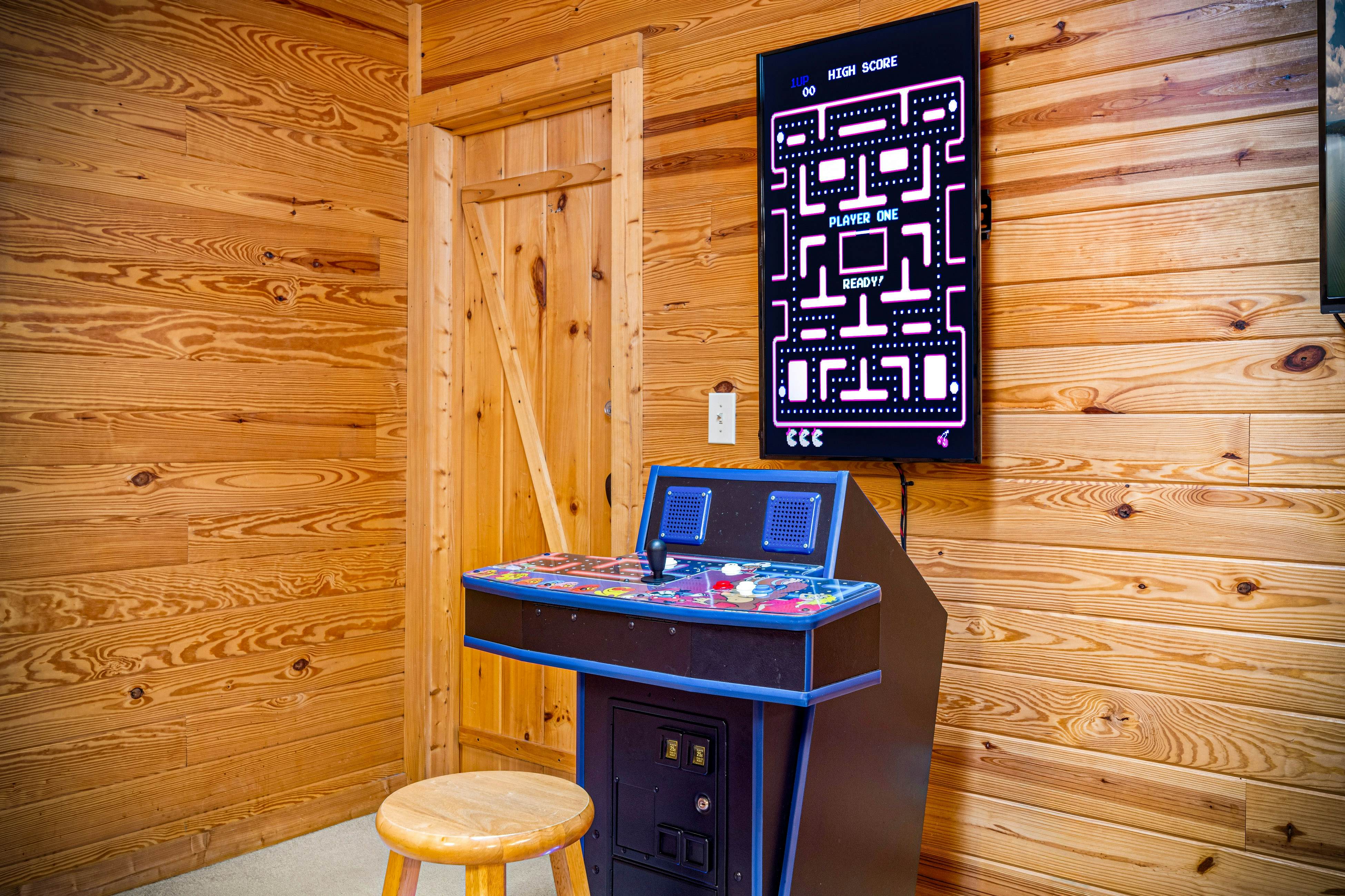 Smoky Mtn cabin w/ hot tub, firepit, game room, deck, & free attraction tickets