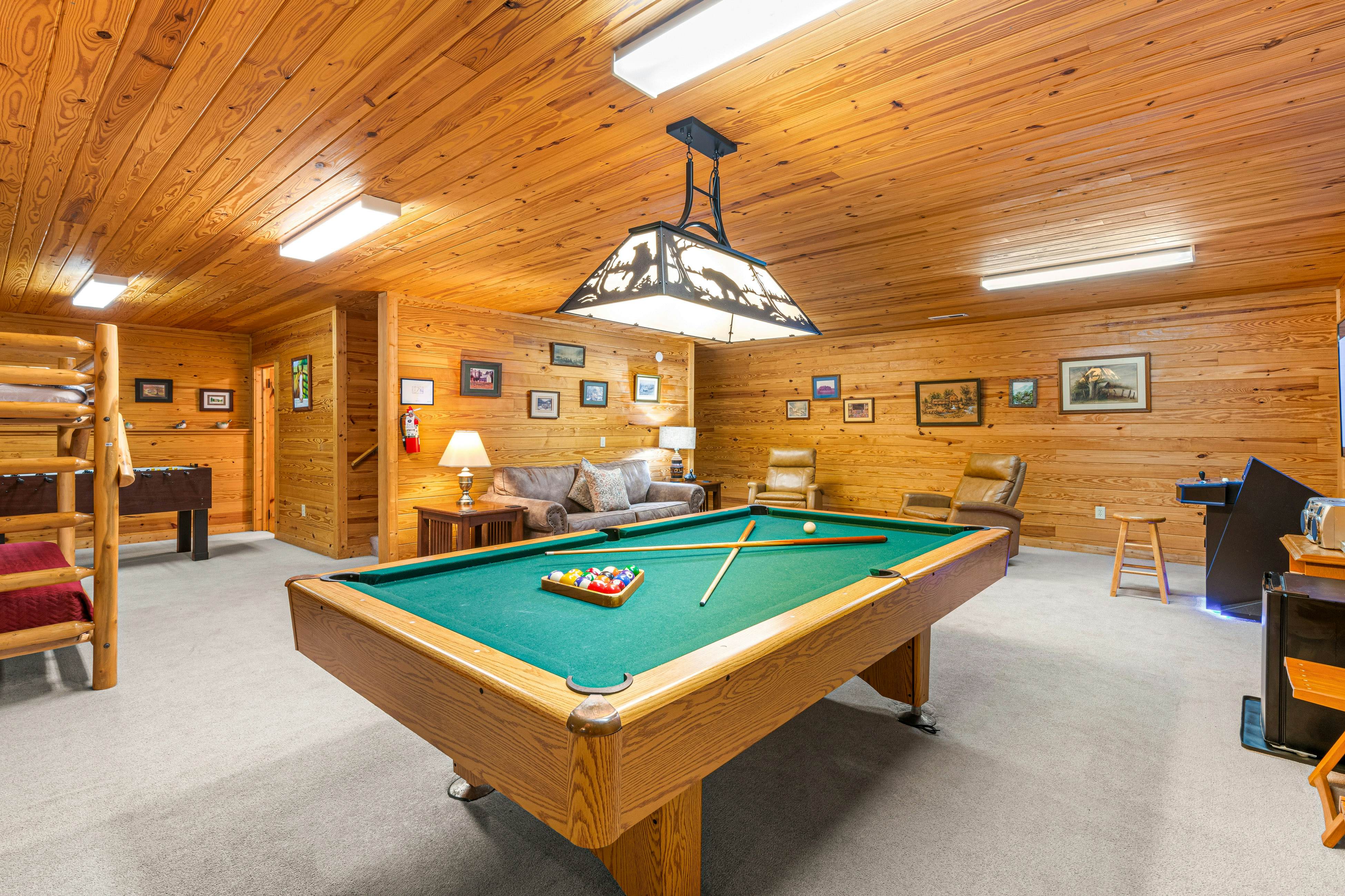 Smoky Mtn cabin w/ hot tub, firepit, game room, deck, & free attraction tickets